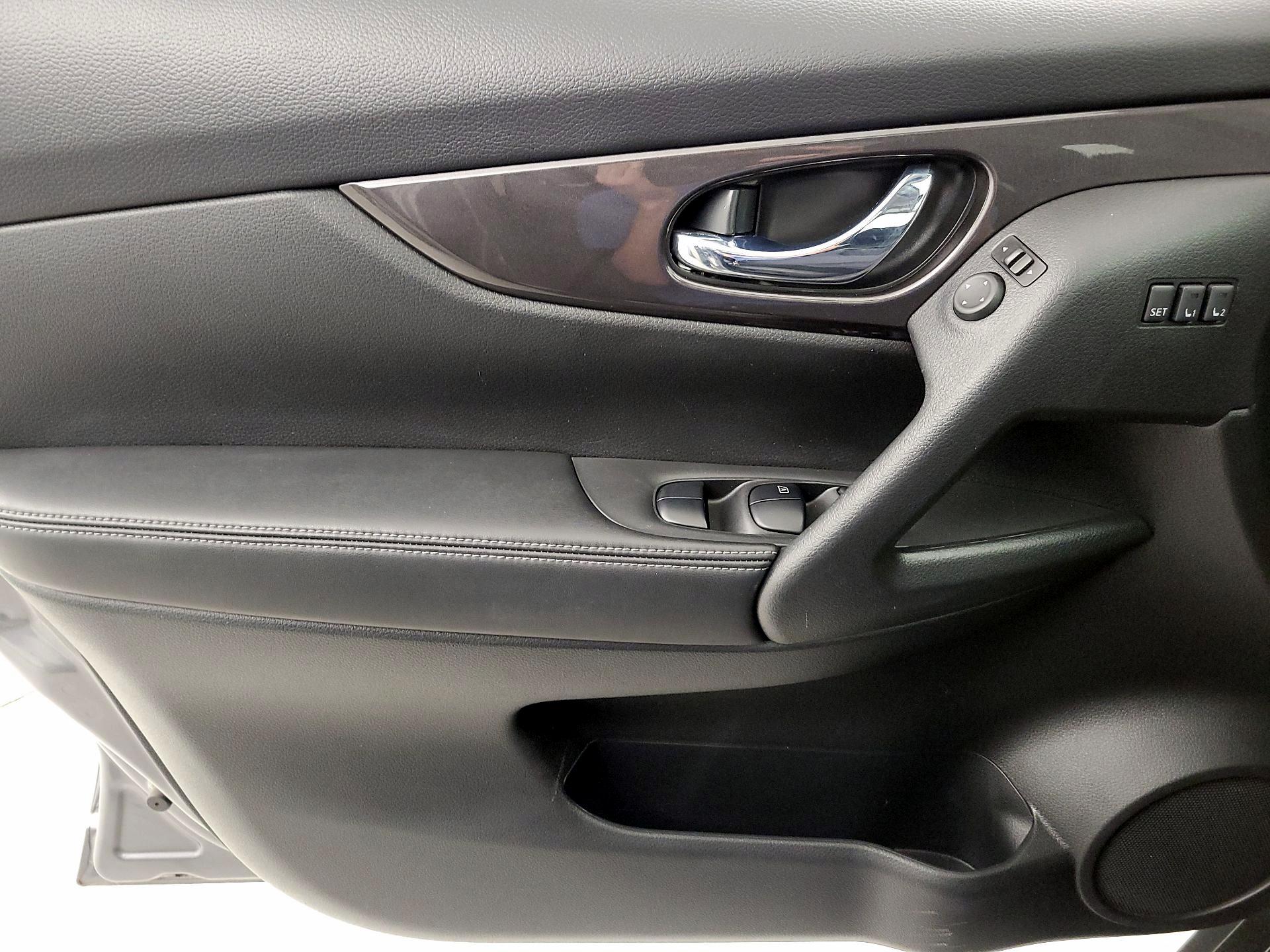 Thumbnail: 2019 Nissan Rogue - 12