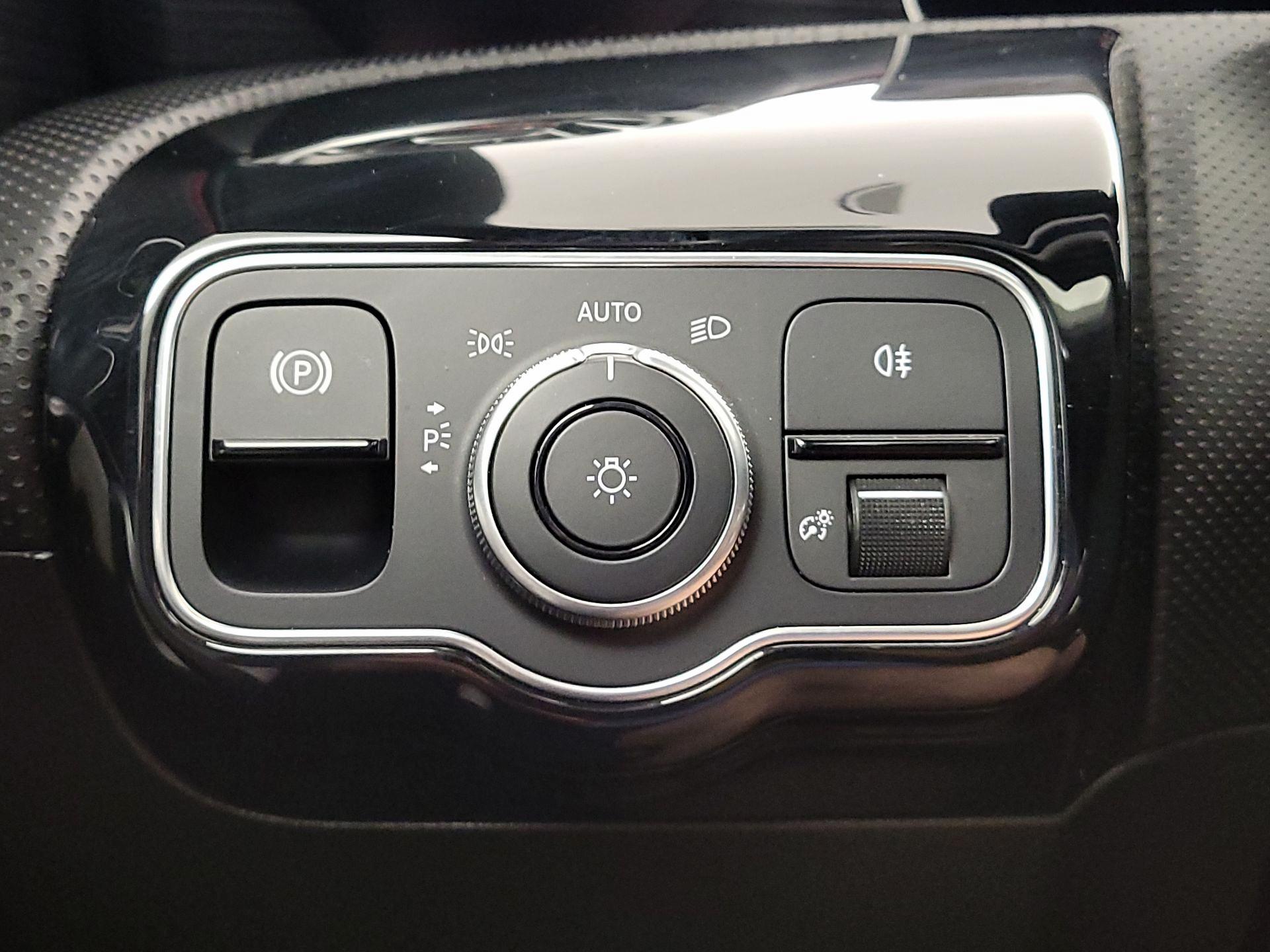 Thumbnail: 2019 Mercedes-Benz A-Class - 13