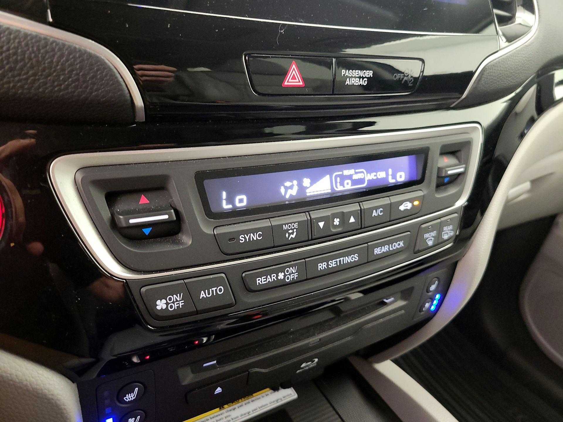 Thumbnail: 2019 Honda Pilot - 17