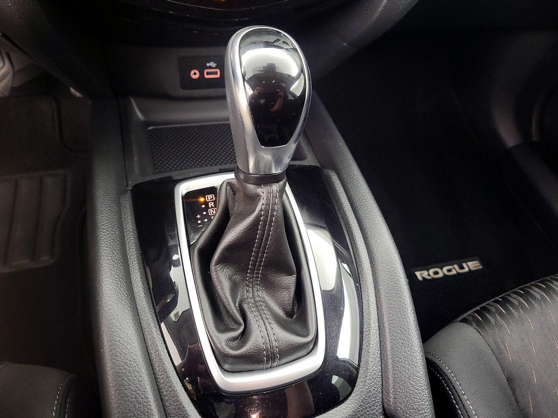 Thumbnail: 2019 Nissan Rogue - 17