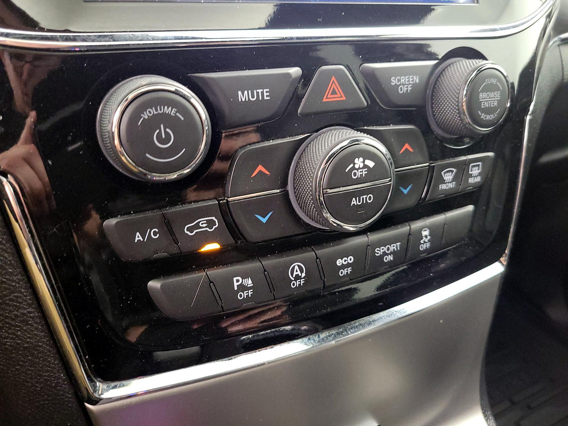 Thumbnail: 2021 Jeep Grand Cherokee - 17
