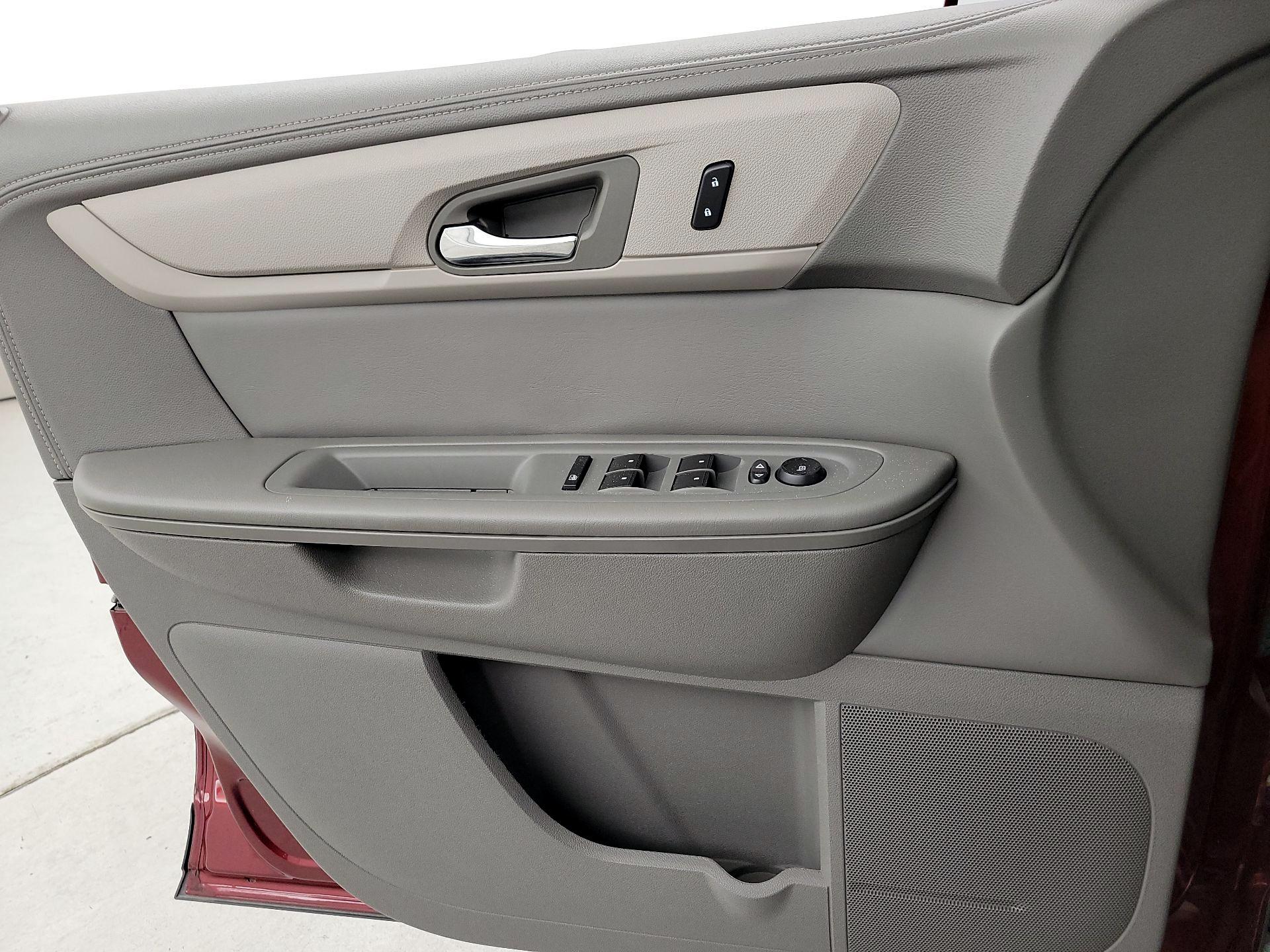 Thumbnail: 2015 Chevrolet Traverse - 12