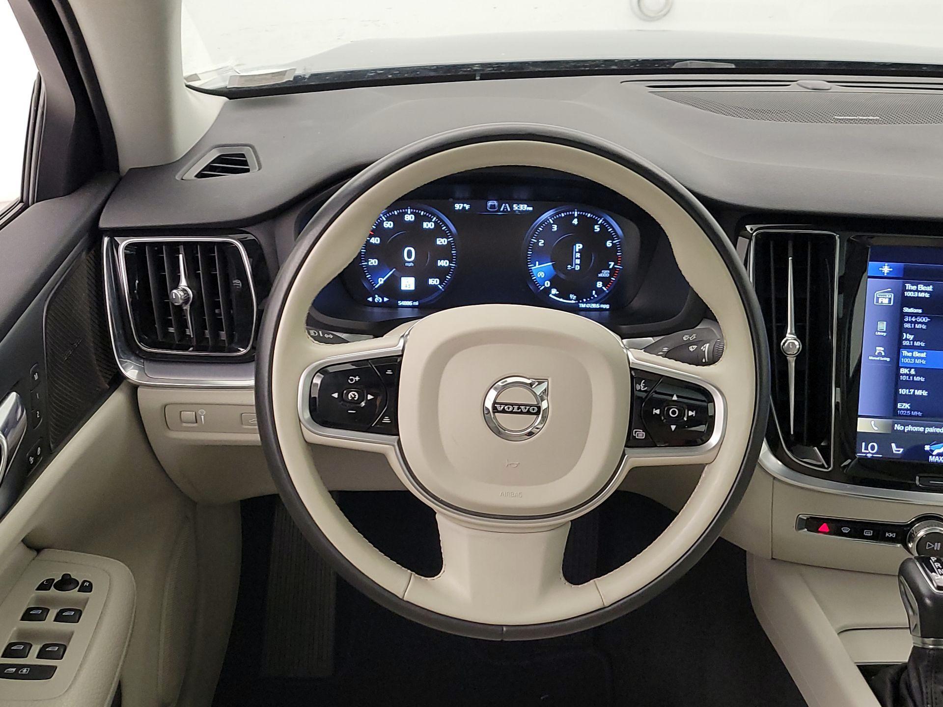 Thumbnail: 2020 Volvo S60 - 10