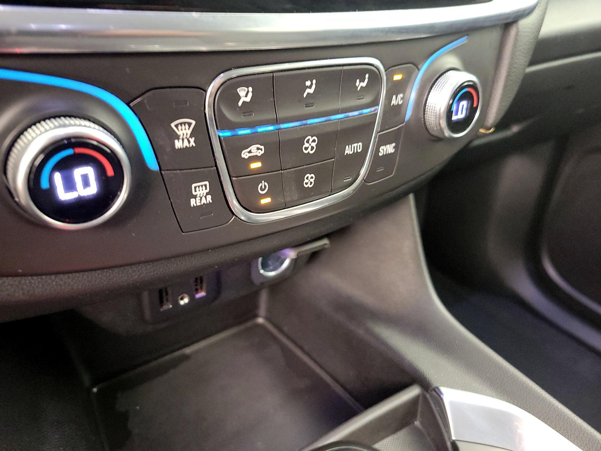 Thumbnail: 2019 Chevrolet Traverse - 16