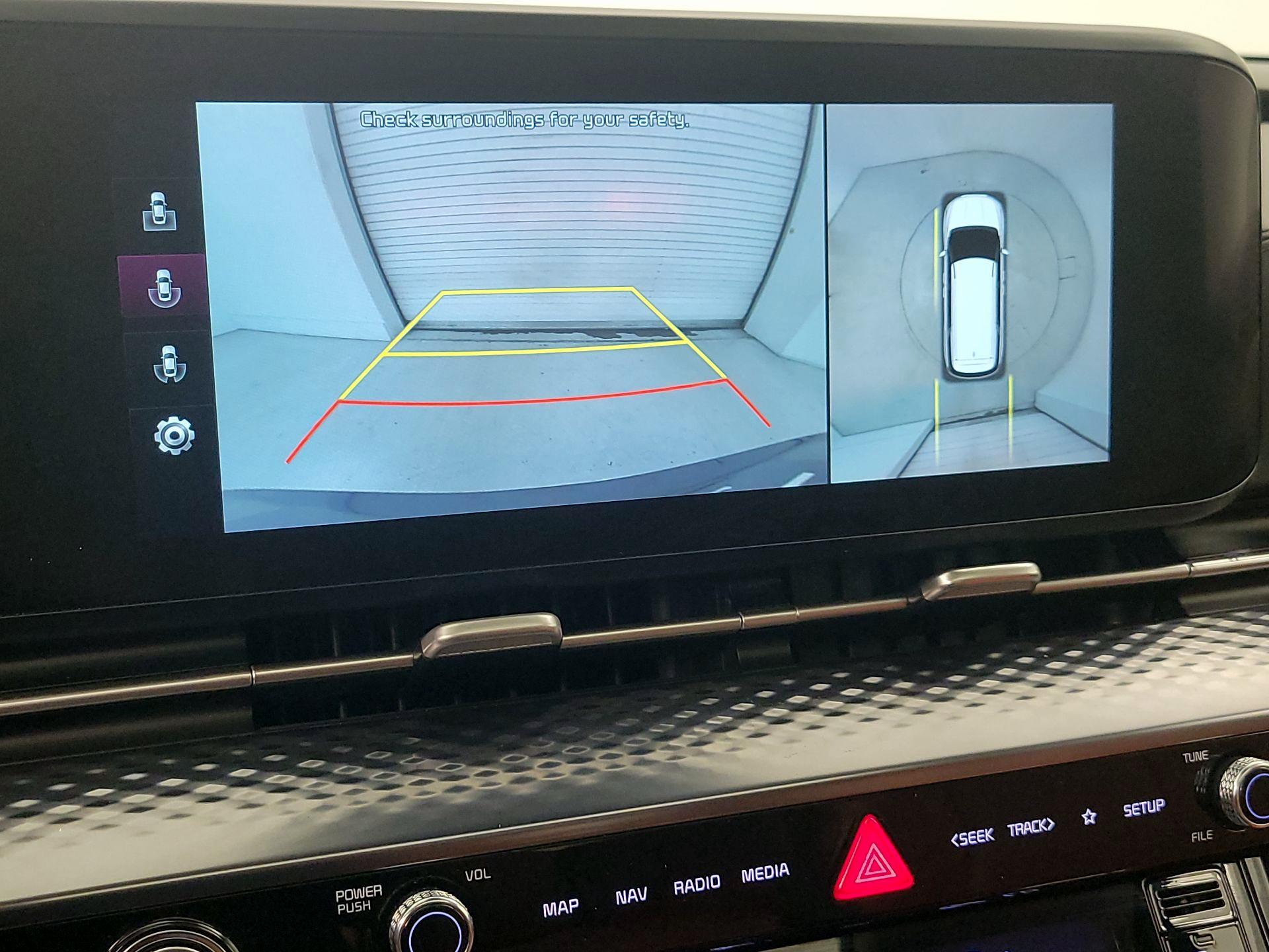 Thumbnail: 2022 Kia Carnival - 15