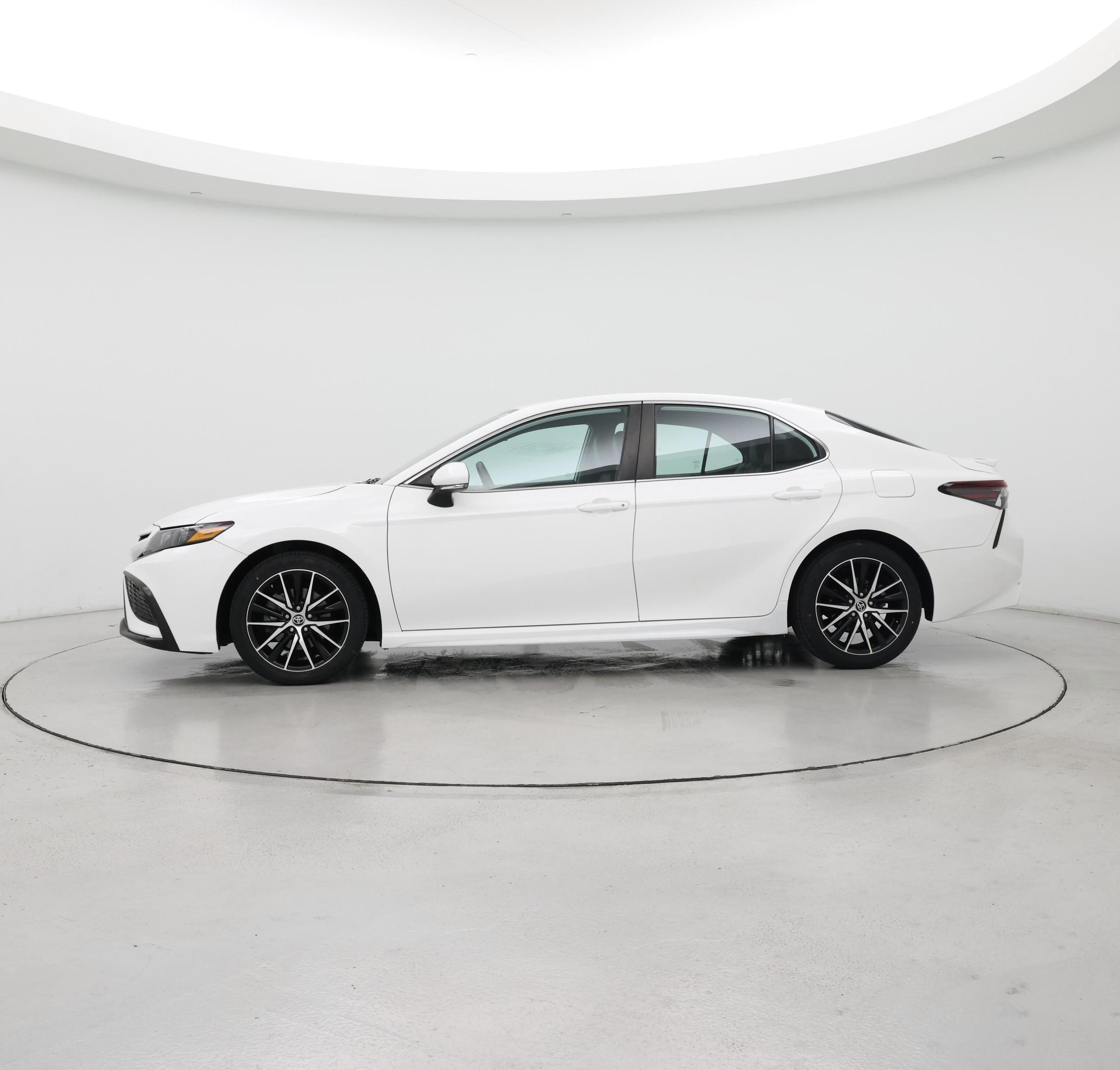 Thumbnail: 2022 Toyota Camry - 3
