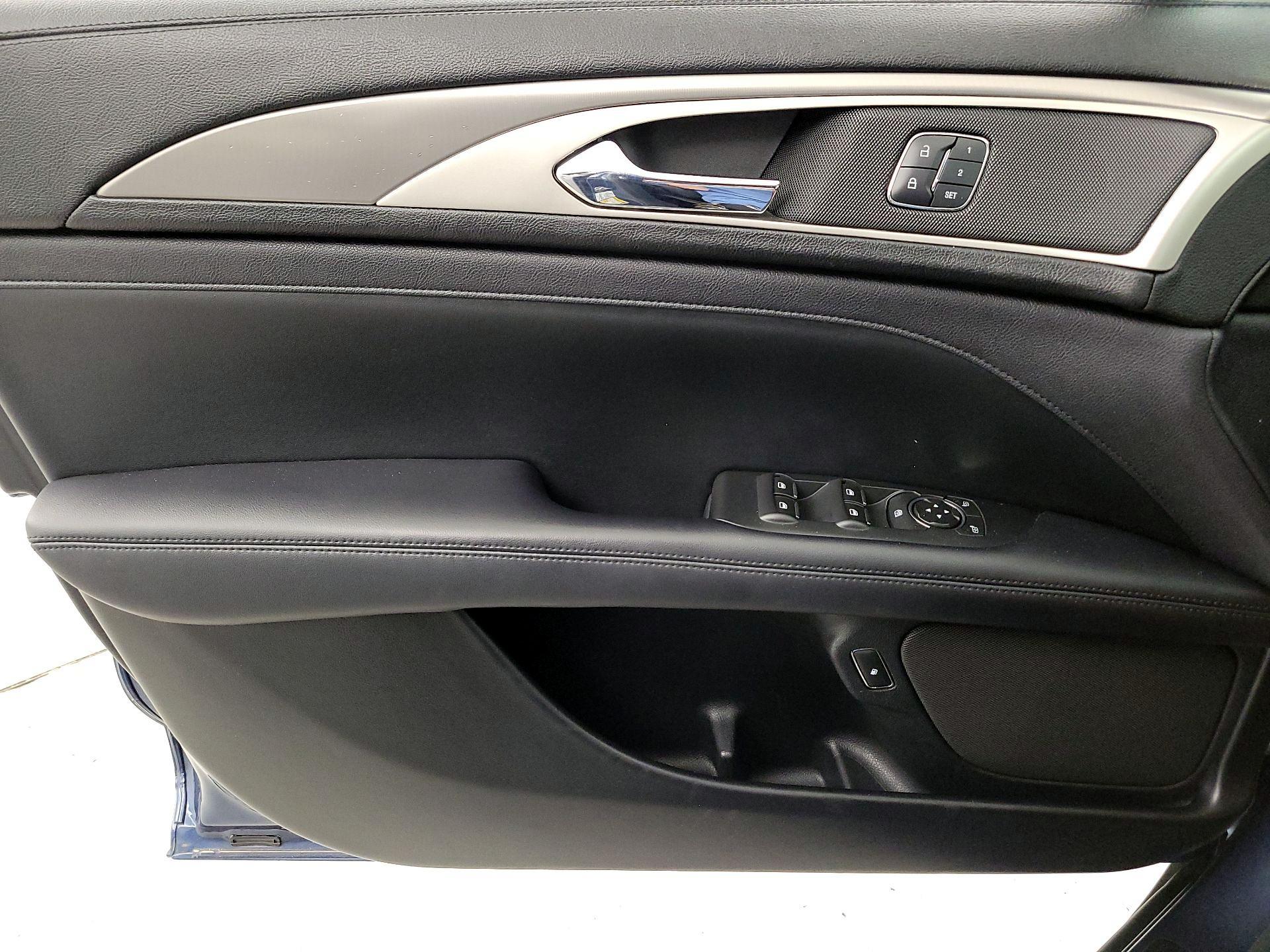 Thumbnail: 2018 Lincoln MKZ - 12