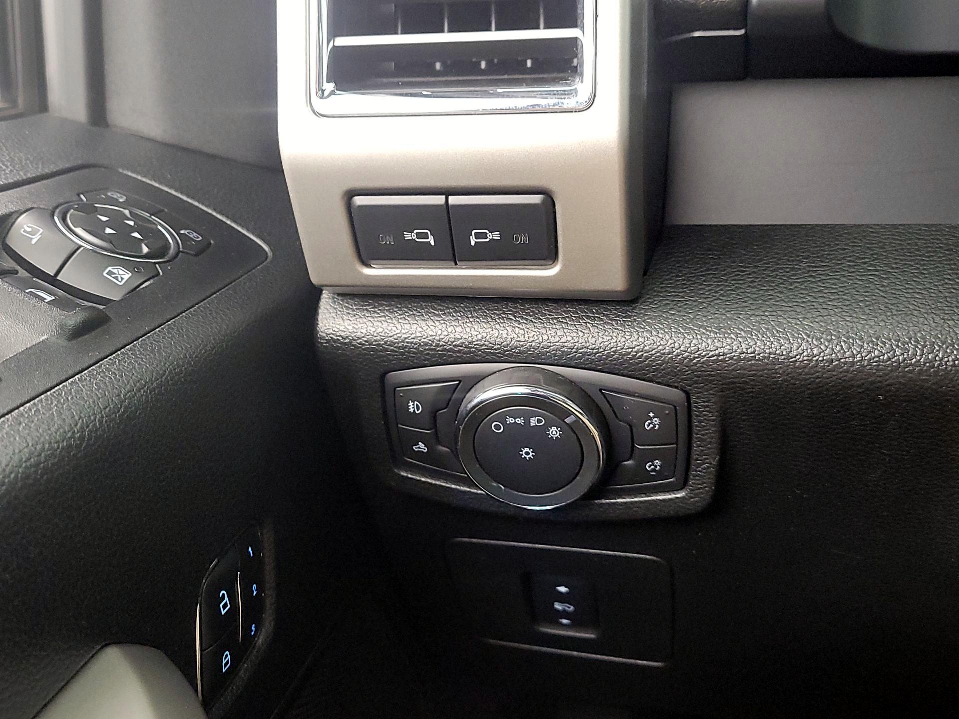 Thumbnail: 2015 Ford F-150 - 13