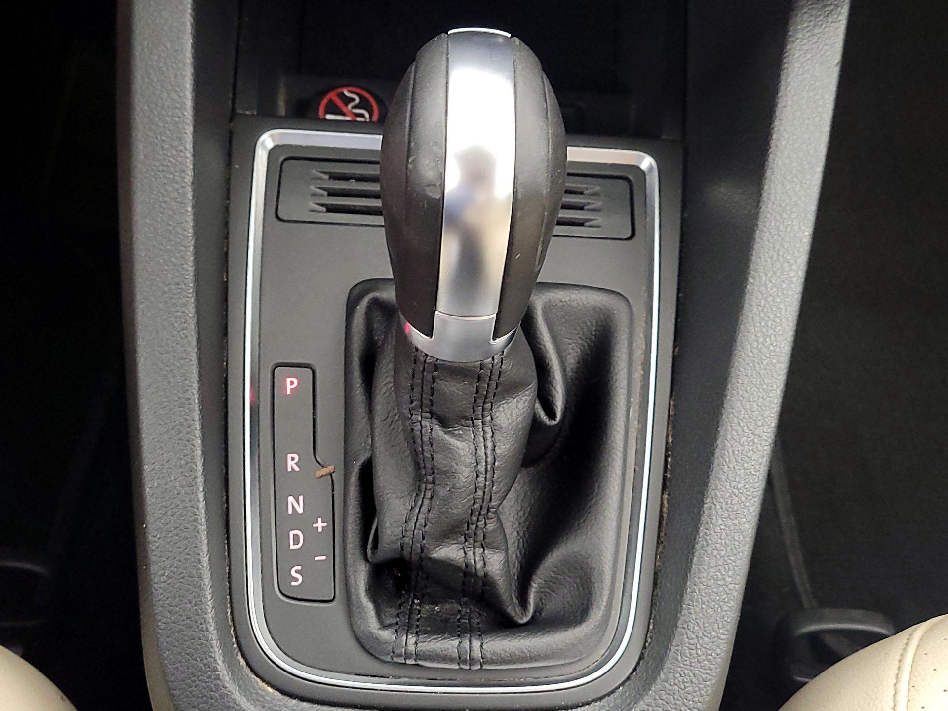 Thumbnail: 2018 Volkswagen Jetta - 17