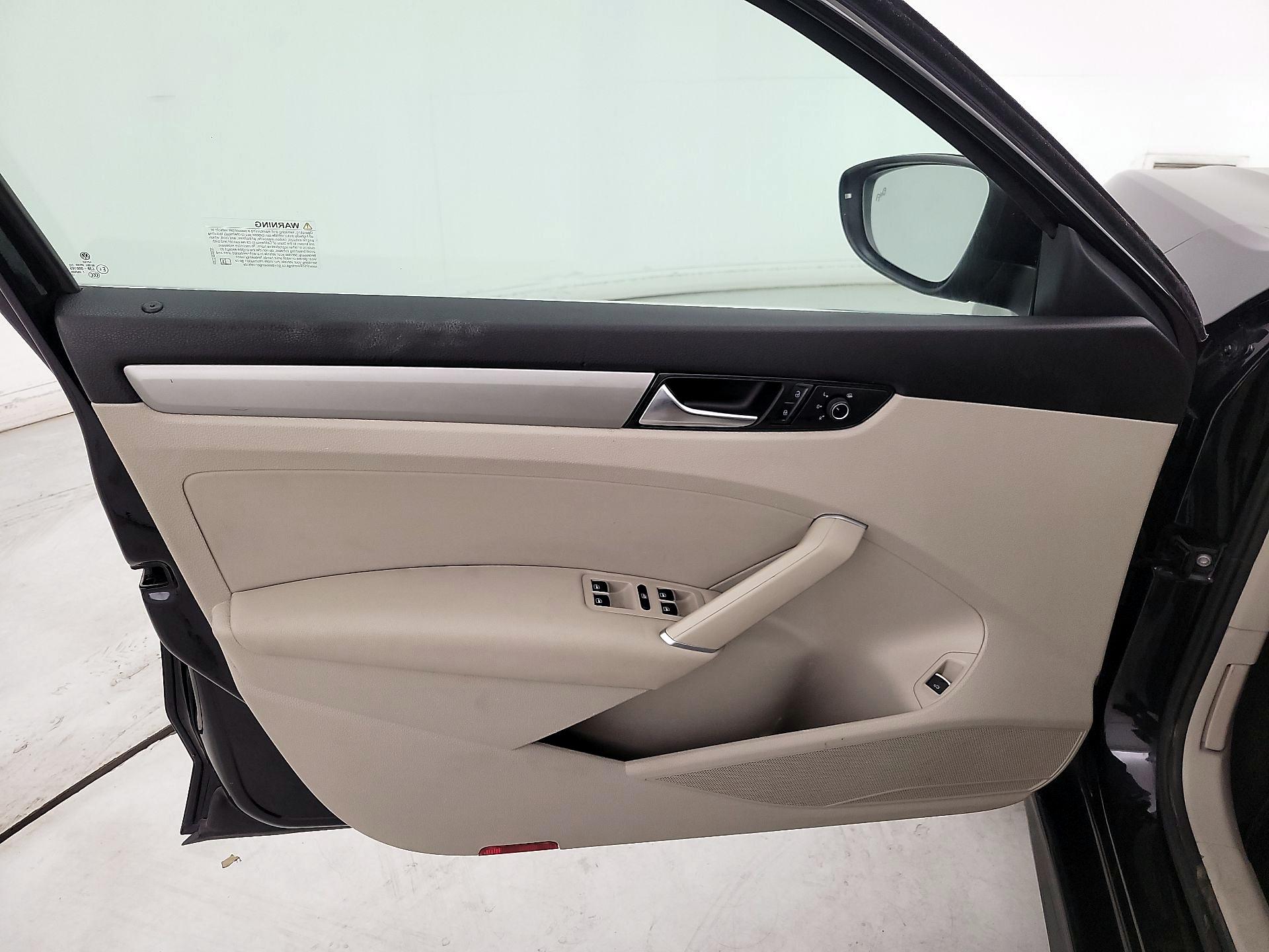 Thumbnail: 2022 Volkswagen Passat - 12