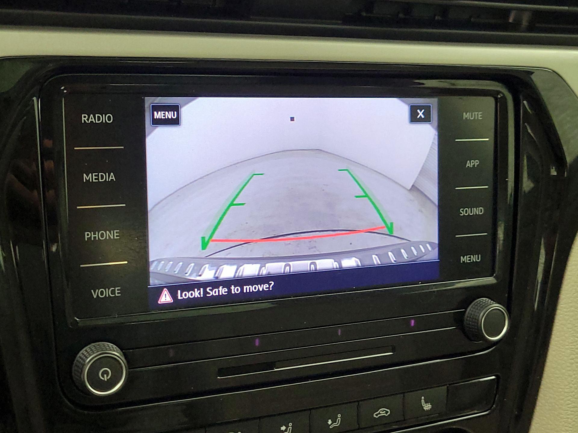 Thumbnail: 2022 Volkswagen Passat - 14