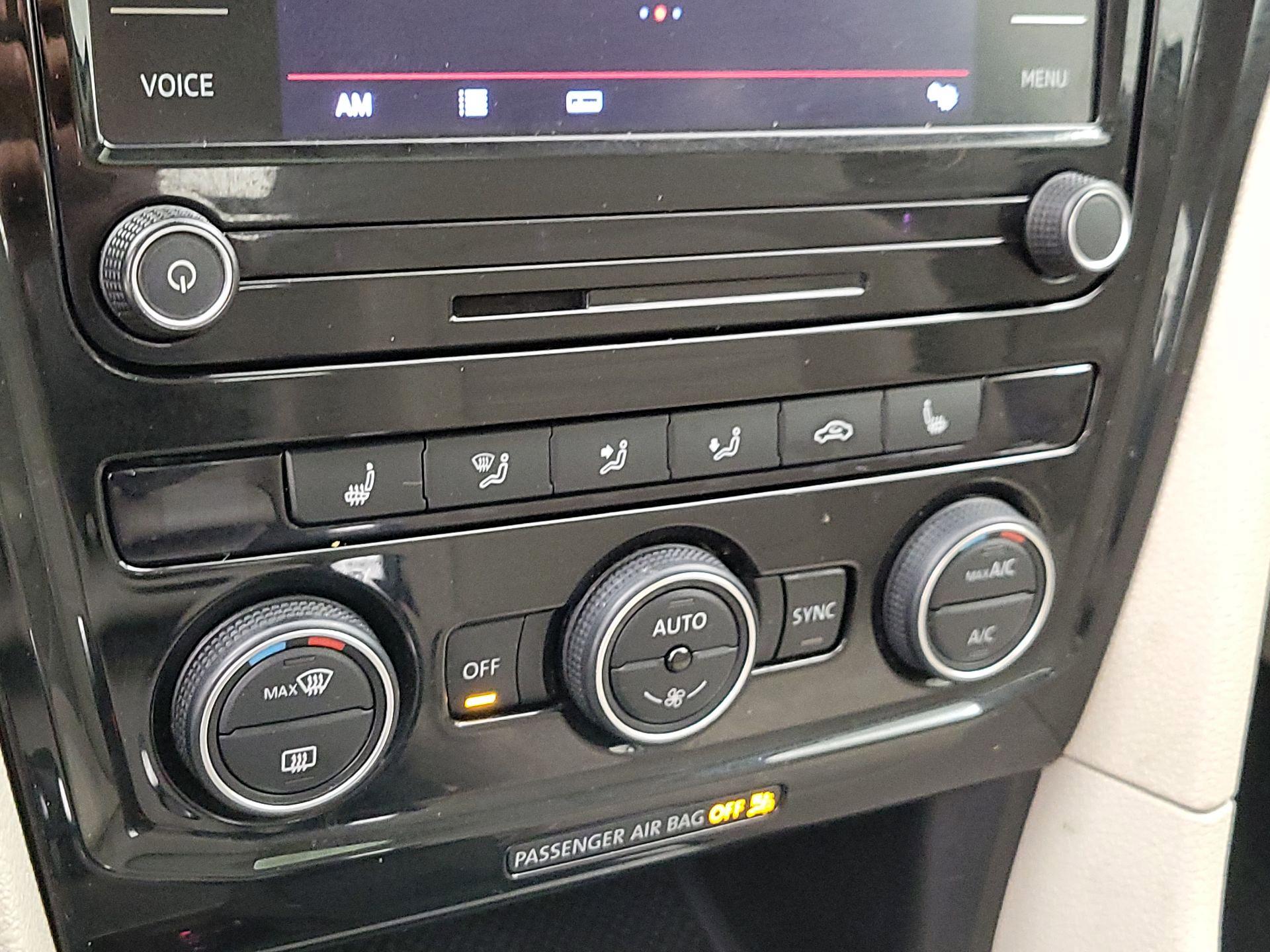 Thumbnail: 2022 Volkswagen Passat - 15