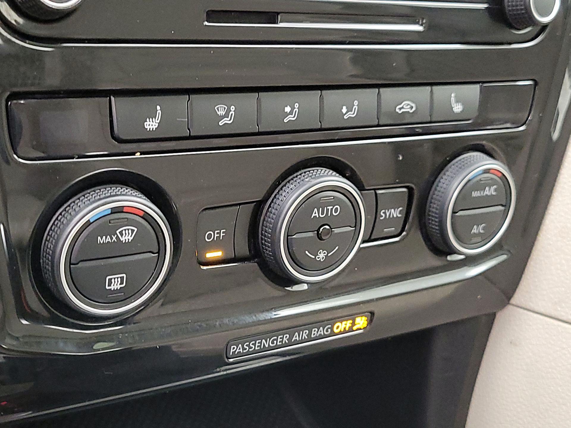 Thumbnail: 2022 Volkswagen Passat - 16