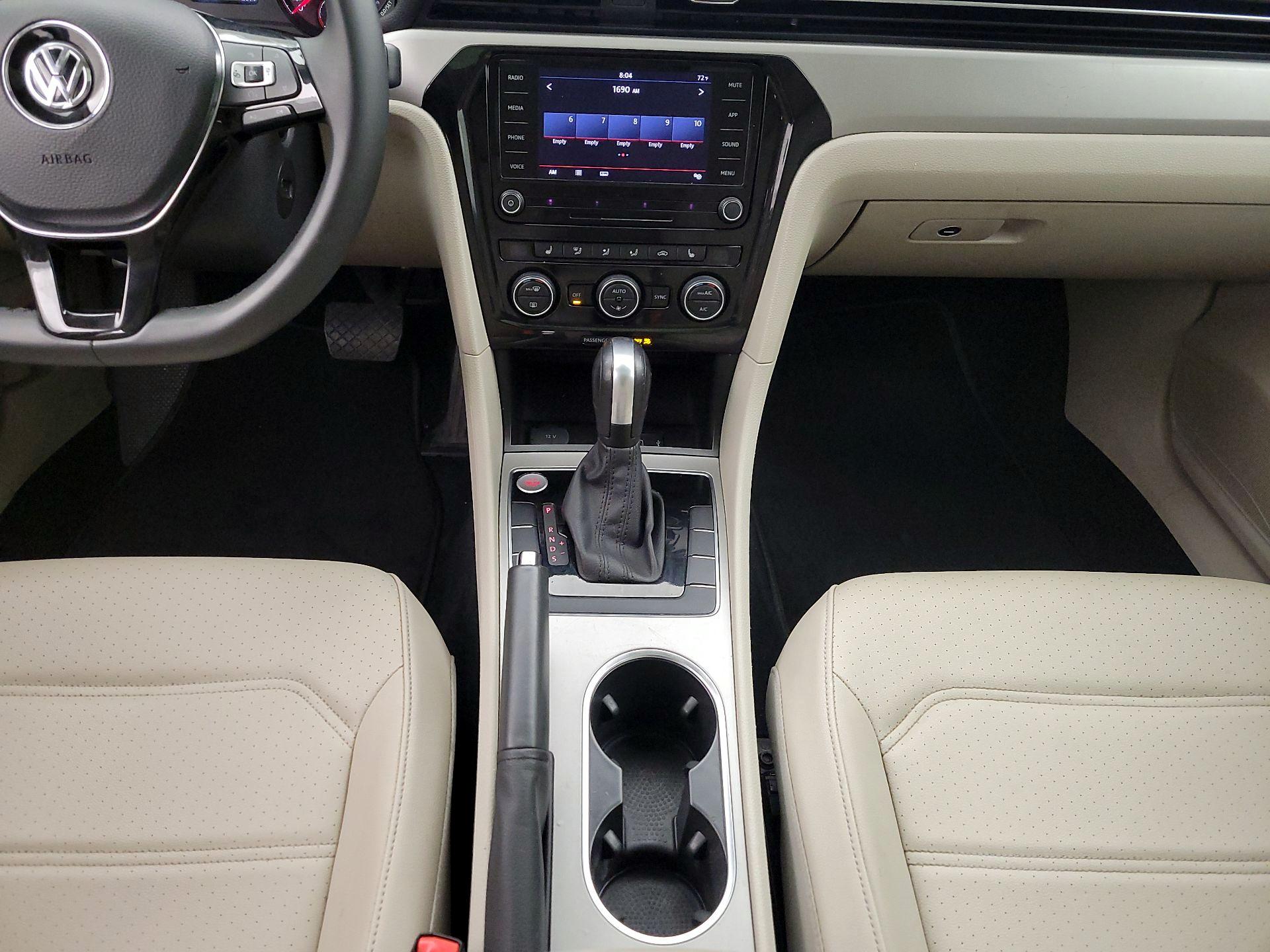 Thumbnail: 2022 Volkswagen Passat - 17