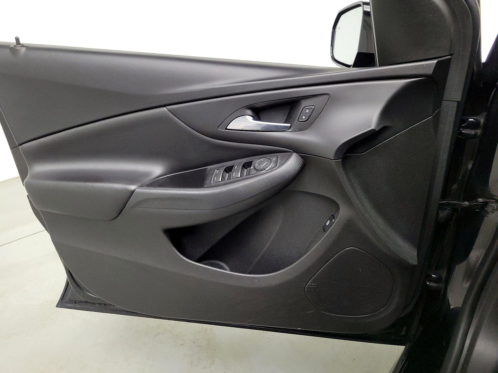 Thumbnail: 2018 Chevrolet Volt - 12
