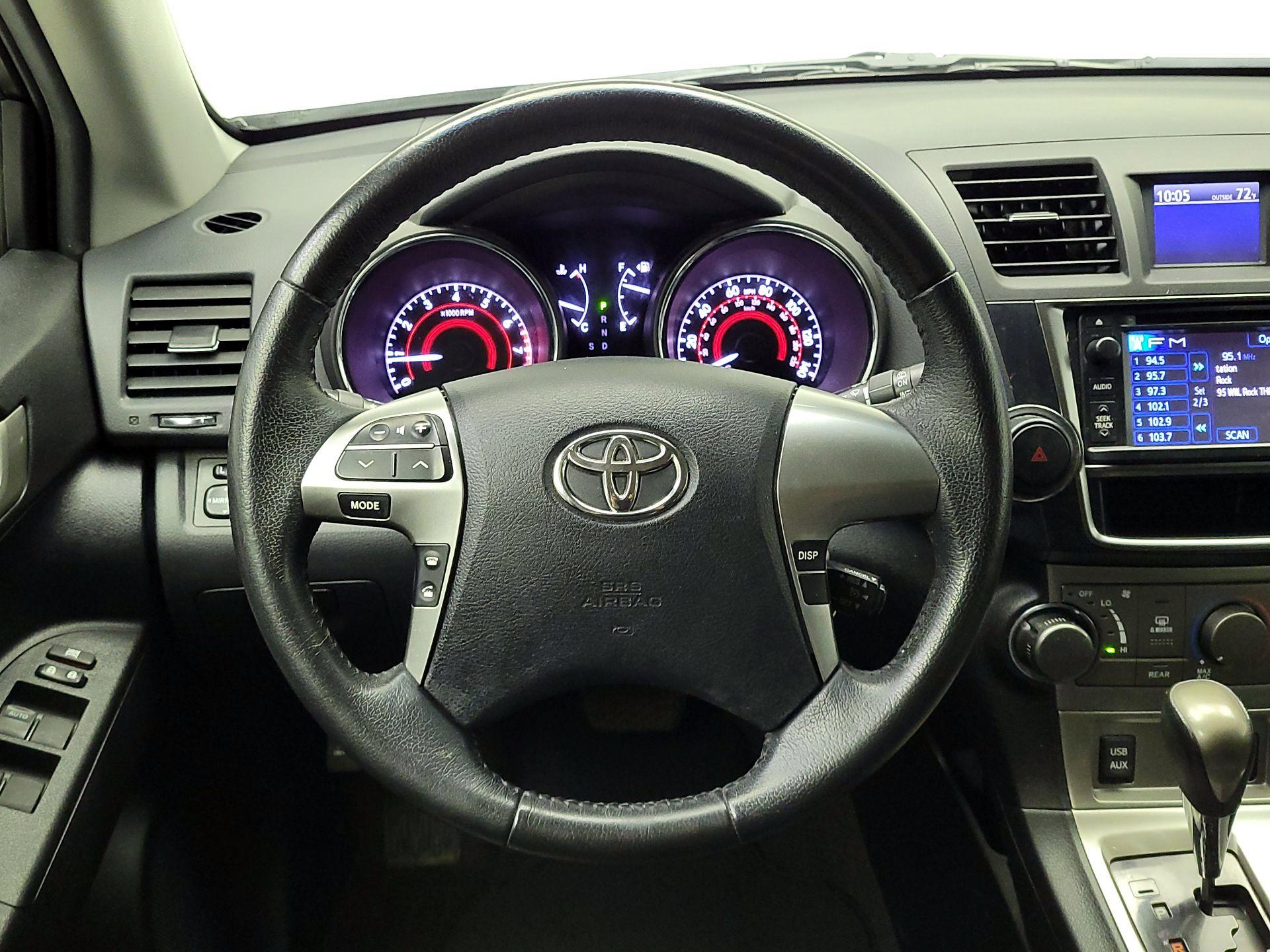 Thumbnail: 2013 Toyota Highlander - 10