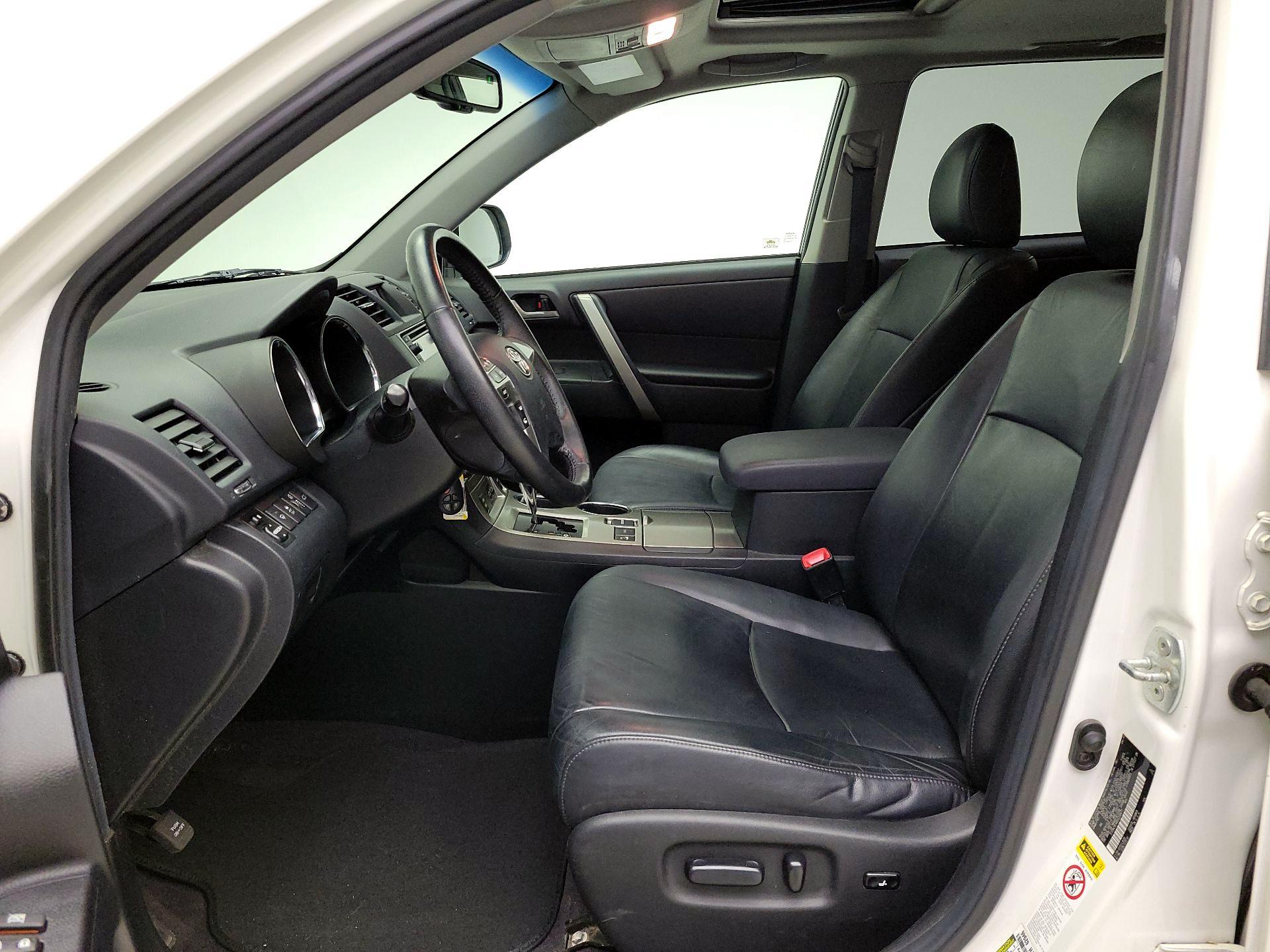 Thumbnail: 2013 Toyota Highlander - 11