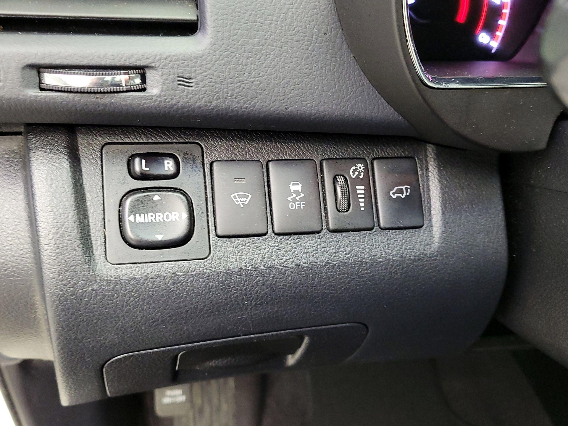 Thumbnail: 2013 Toyota Highlander - 13