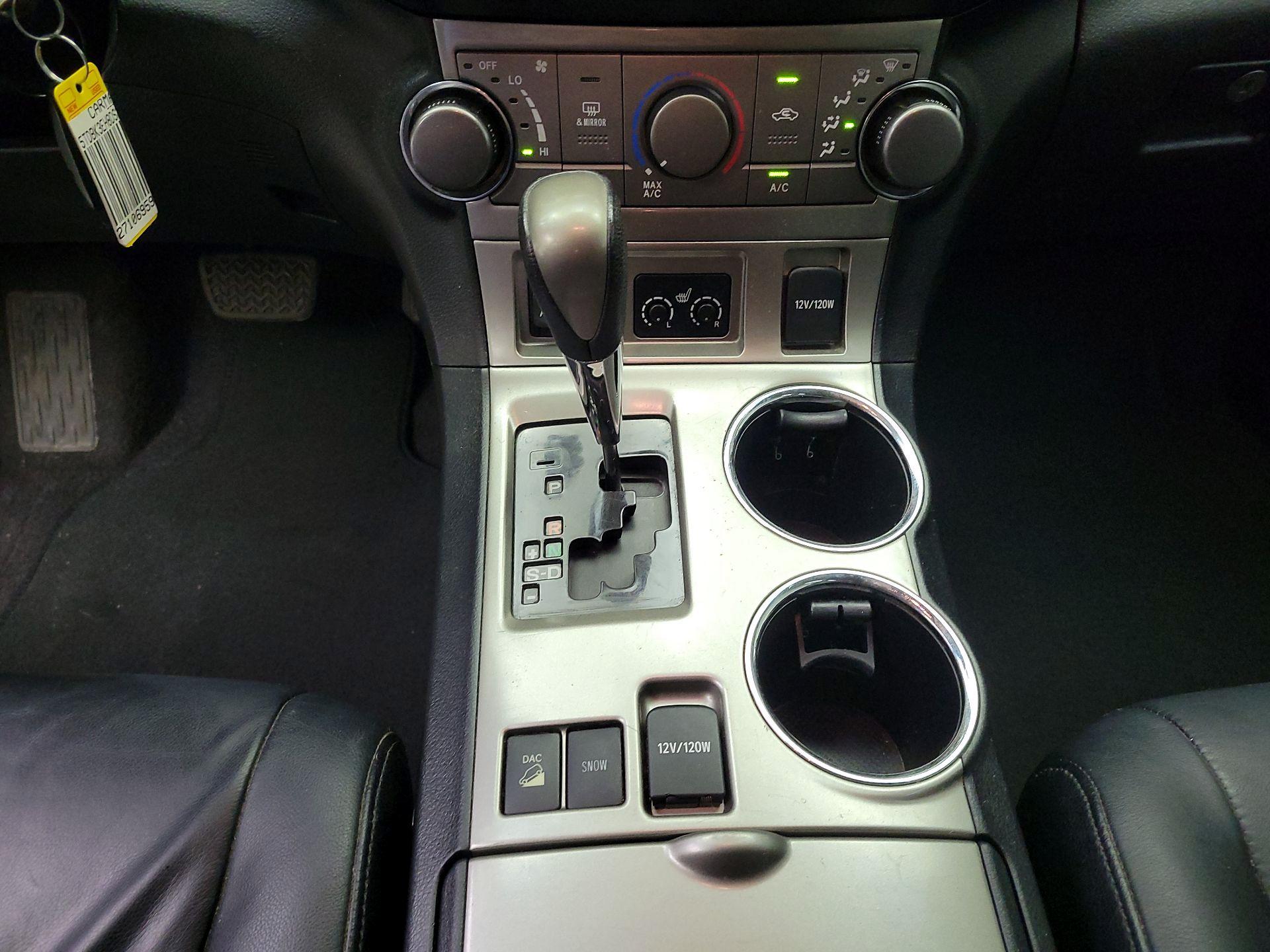 Thumbnail: 2013 Toyota Highlander - 17