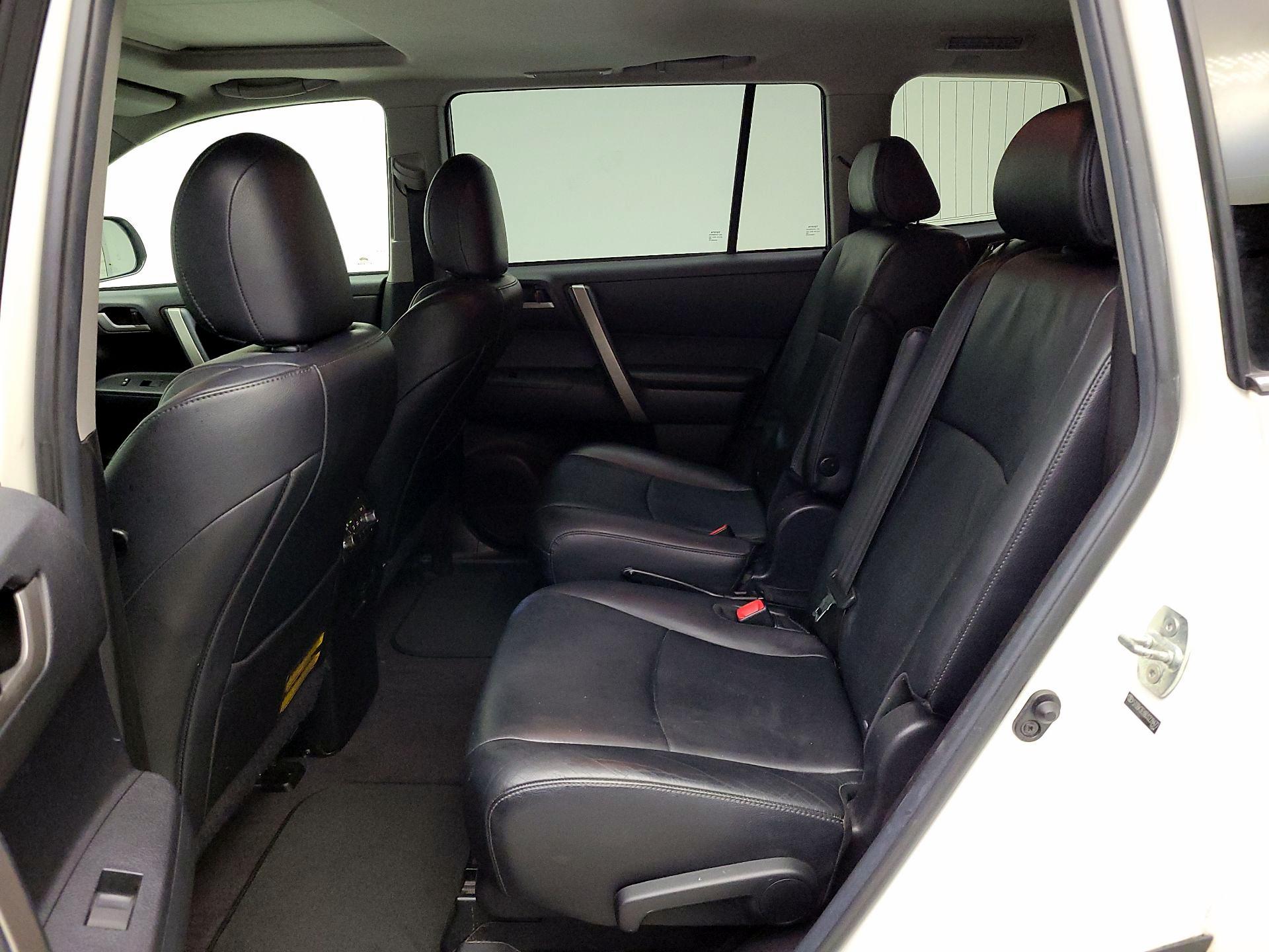 Thumbnail: 2013 Toyota Highlander - 20