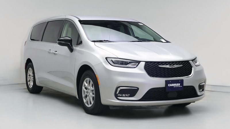 2024 Chrysler Pacifica Touring L Hero Image