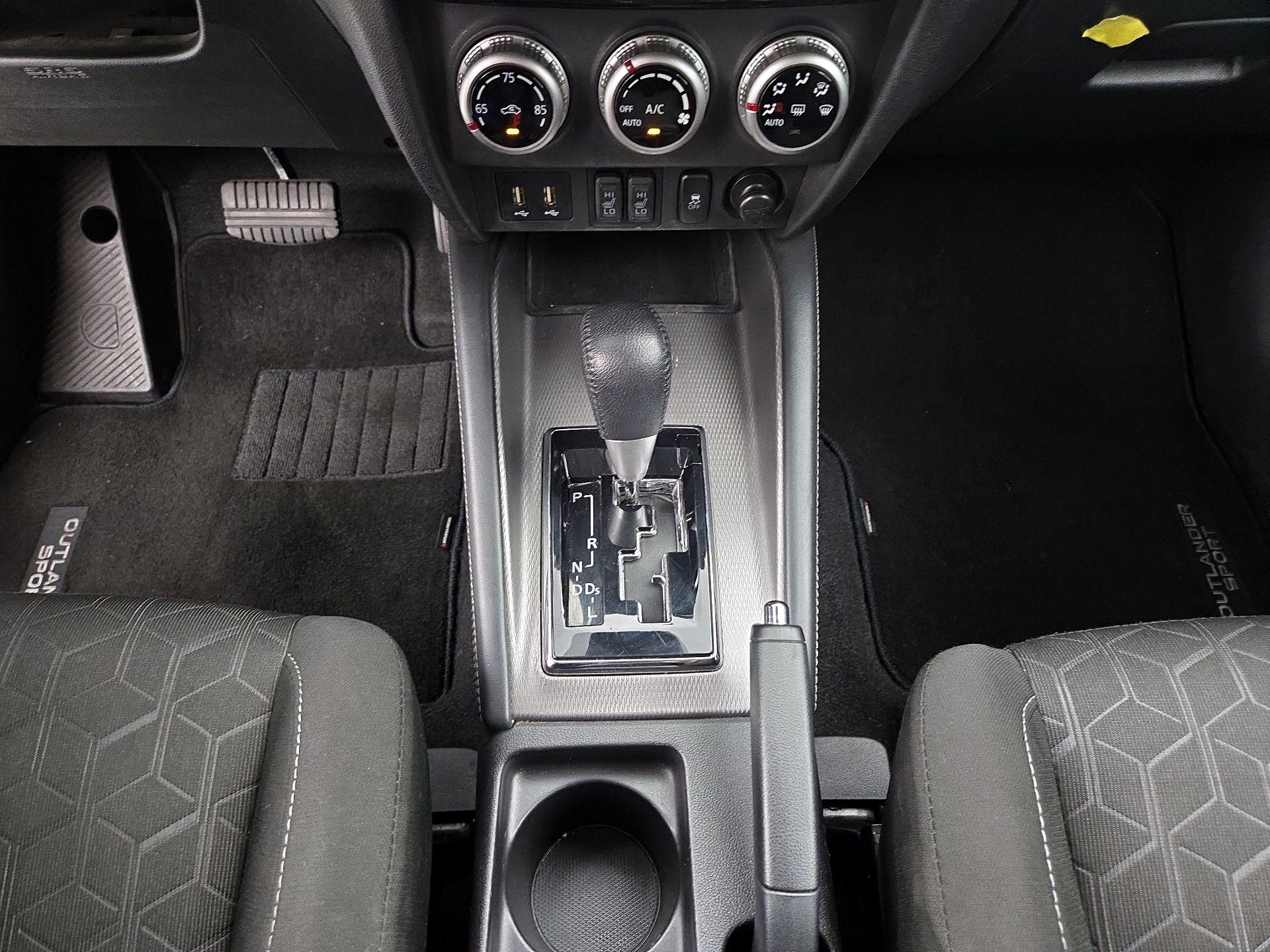 Thumbnail: 2021 Mitsubishi Outlander Sport - 17