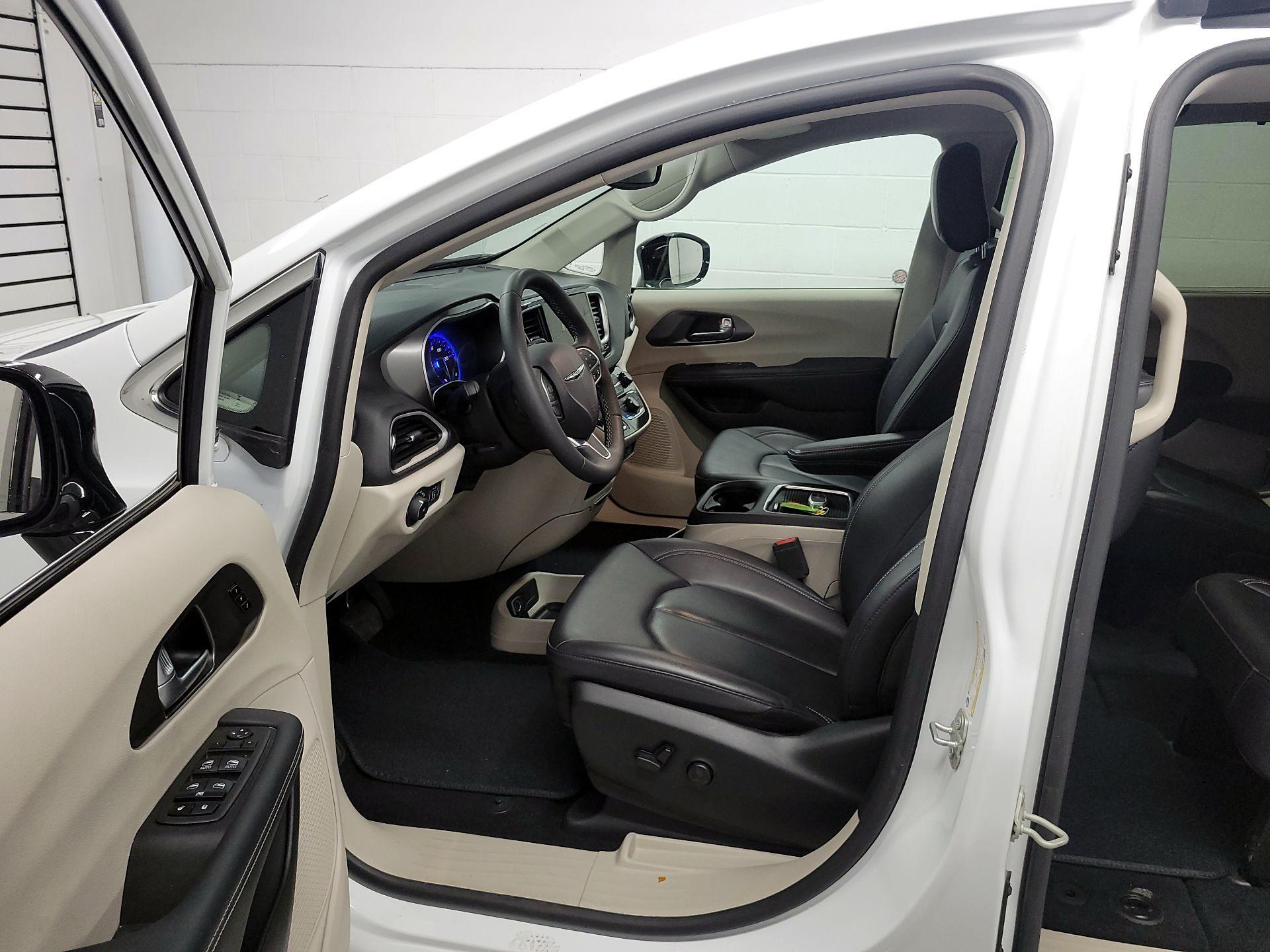 Thumbnail: 2024 Chrysler Pacifica - 11