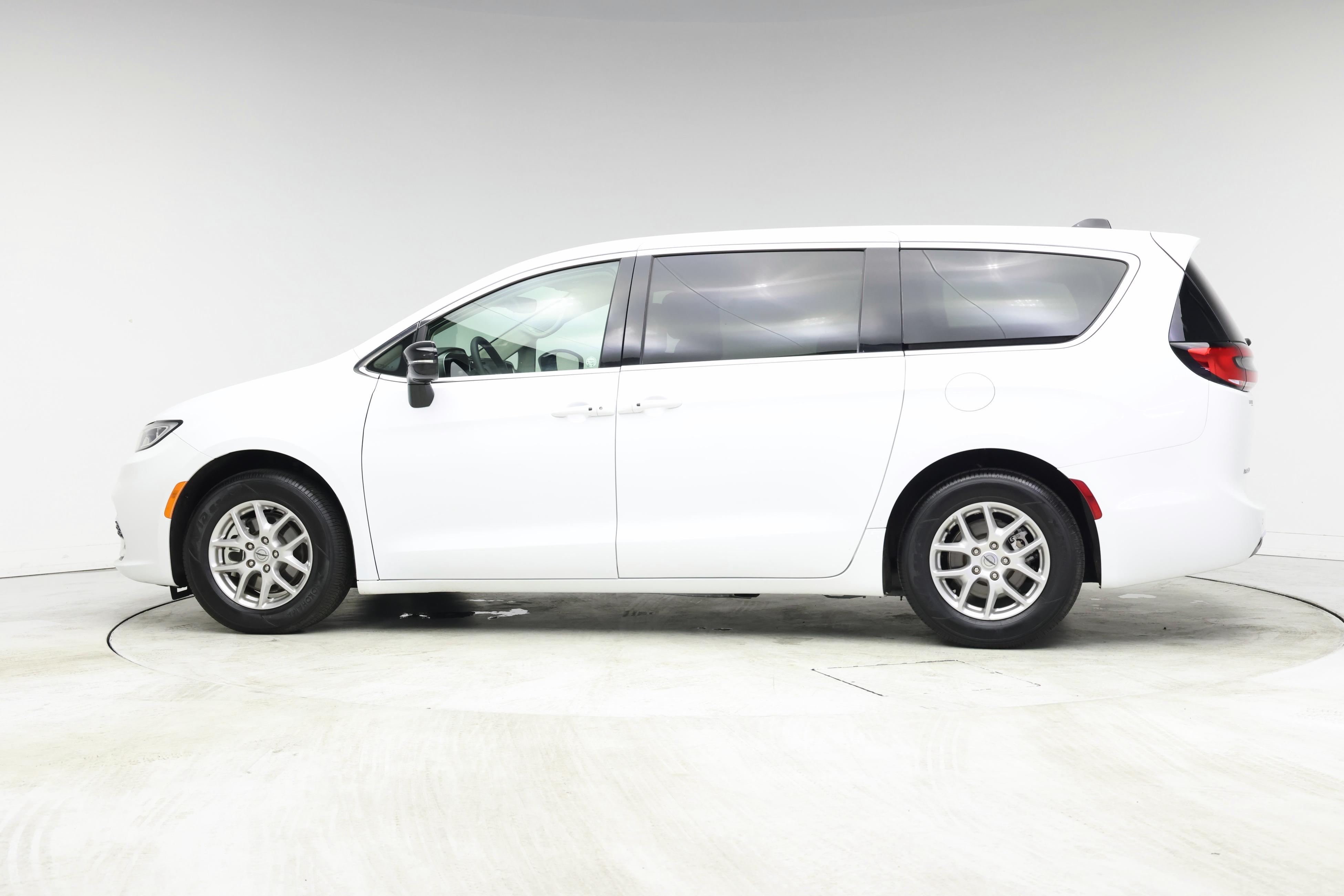Thumbnail: 2024 Chrysler Pacifica - 3