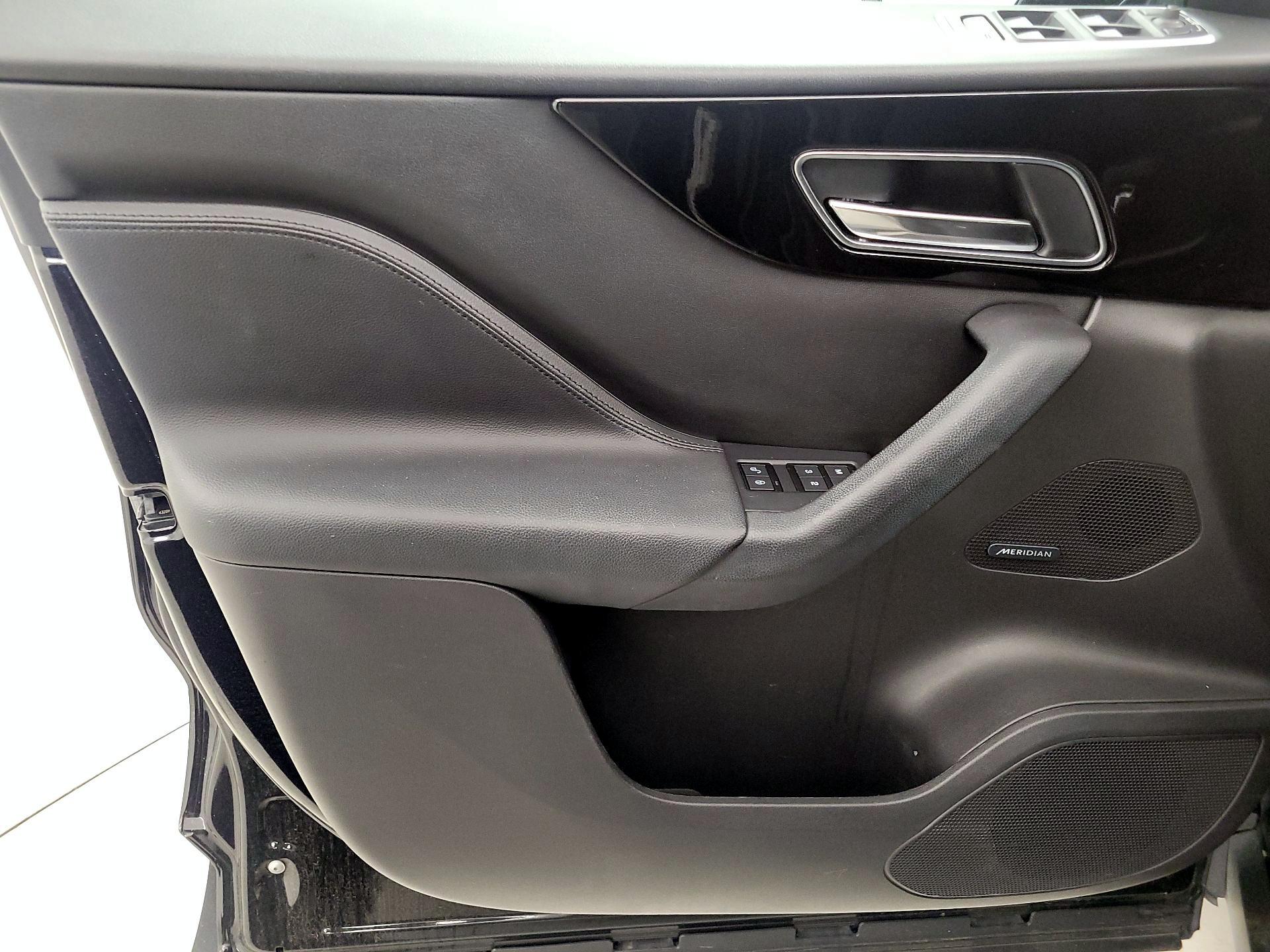 Thumbnail: 2019 Jaguar F-Pace - 12