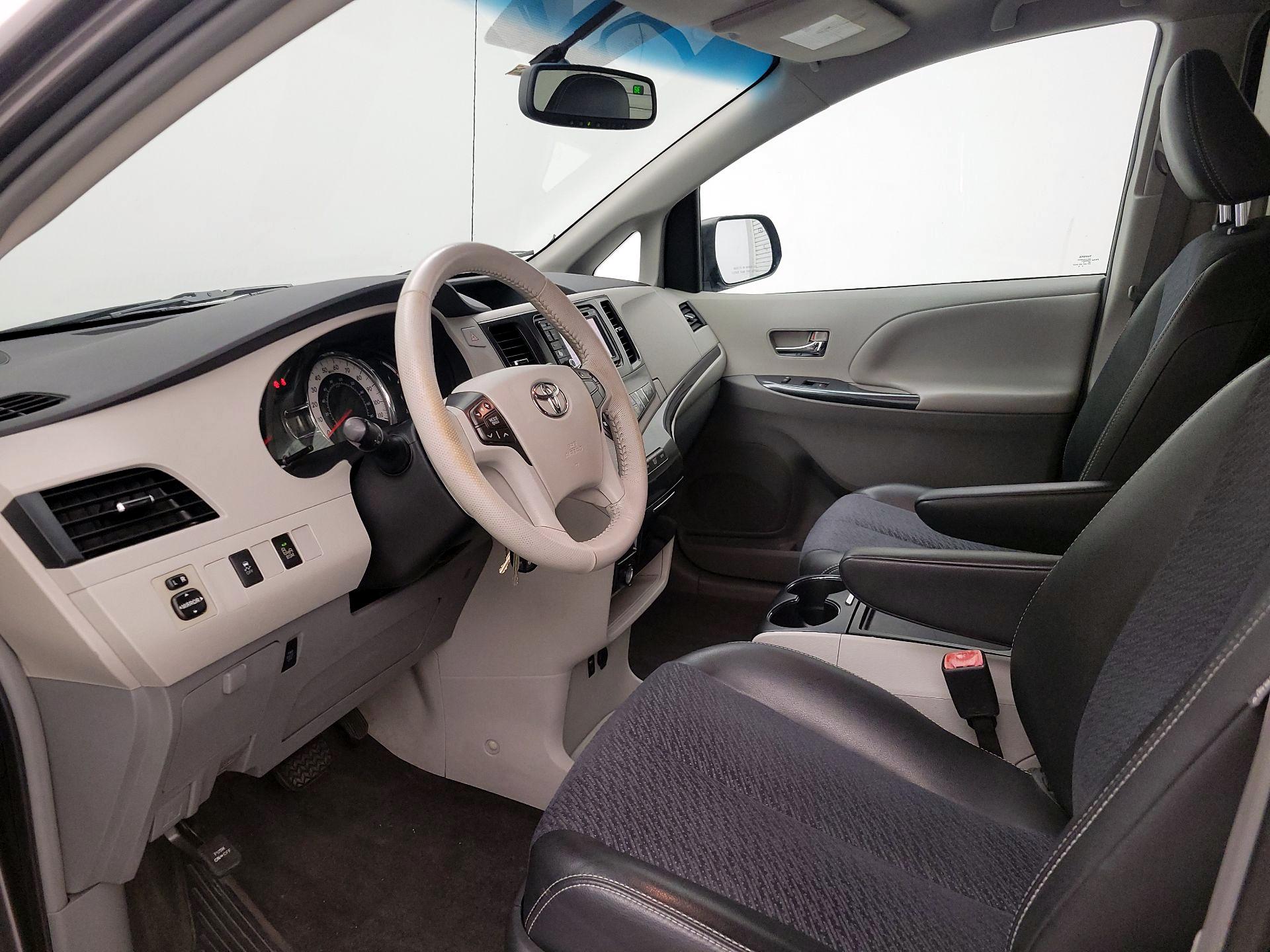 Thumbnail: 2013 Toyota Sienna - 11