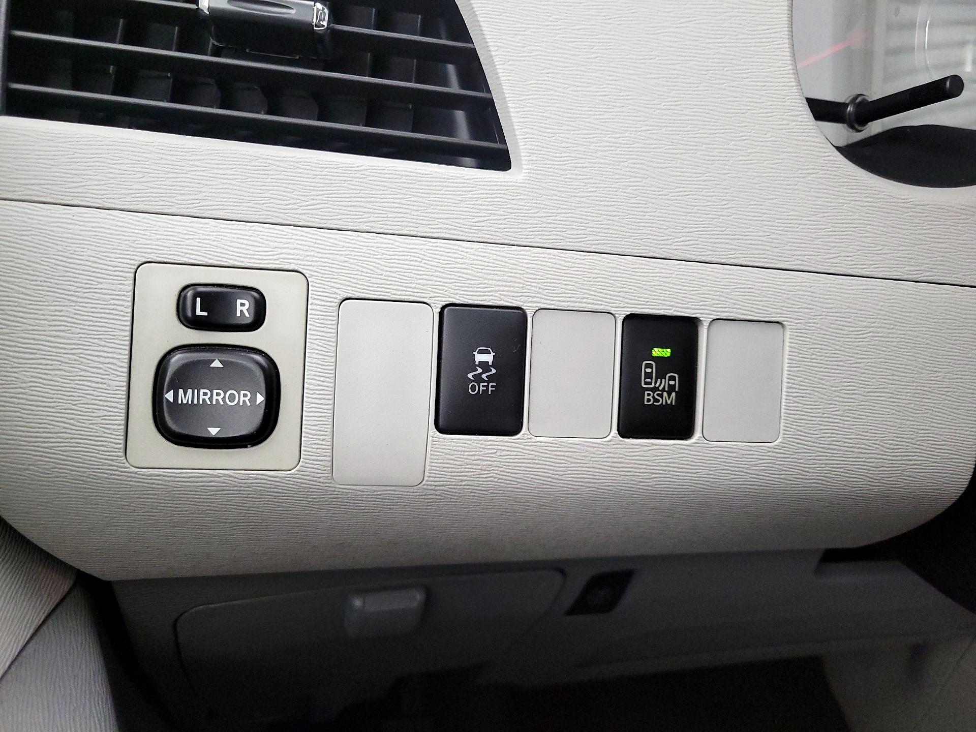 Thumbnail: 2013 Toyota Sienna - 13