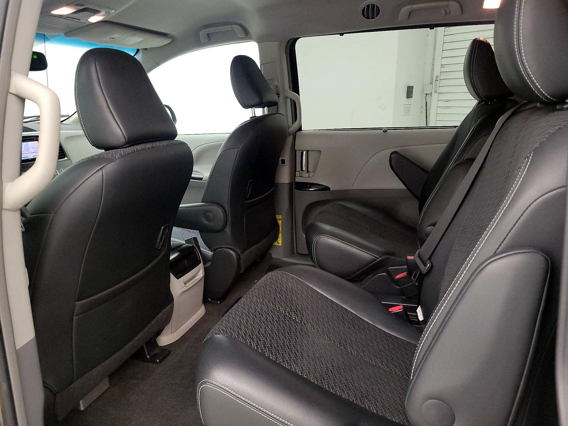 Thumbnail: 2013 Toyota Sienna - 20