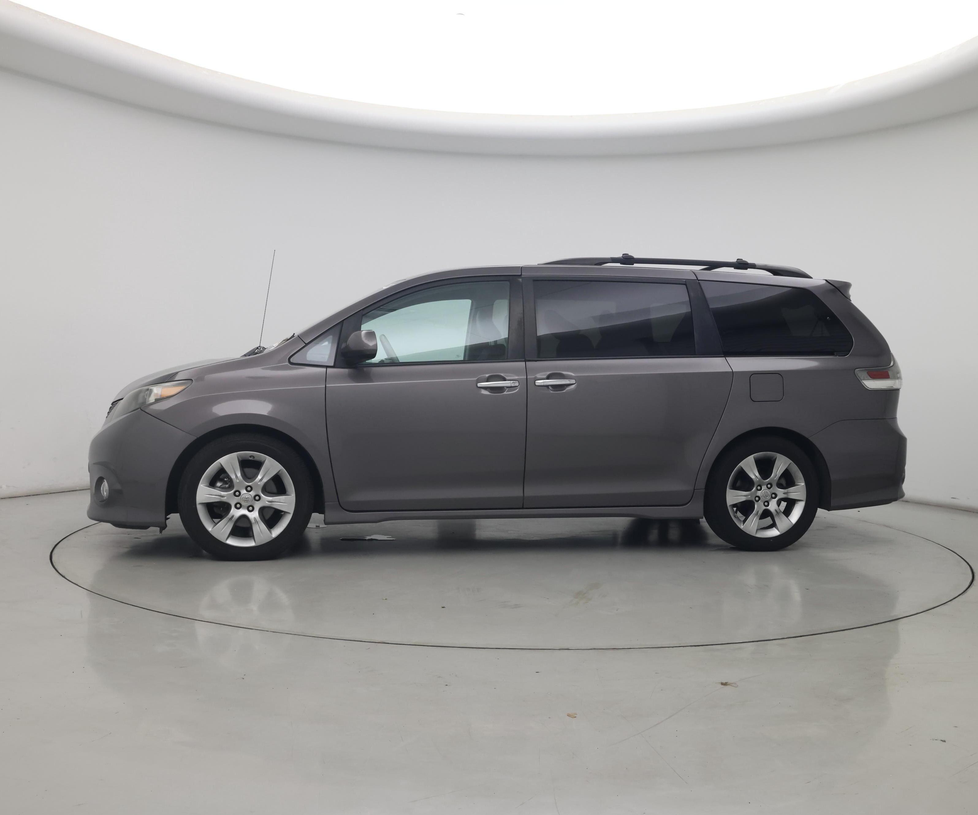 Thumbnail: 2013 Toyota Sienna - 3