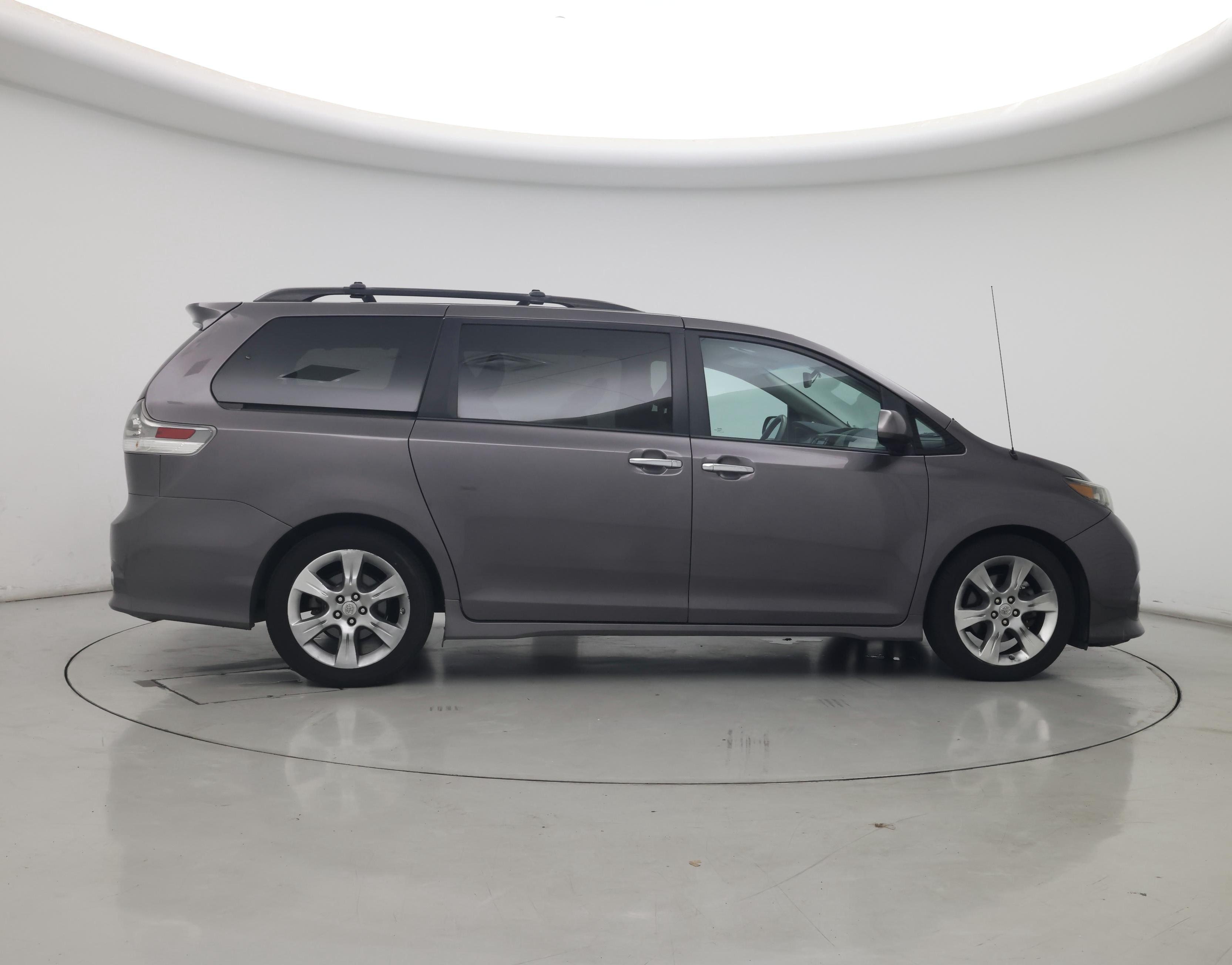 Thumbnail: 2013 Toyota Sienna - 7