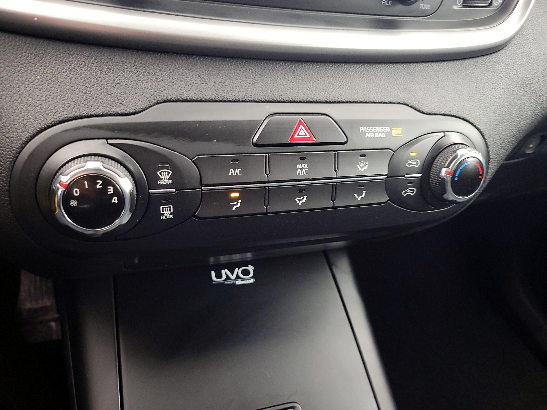 Thumbnail: 2016 Kia Sorento - 16