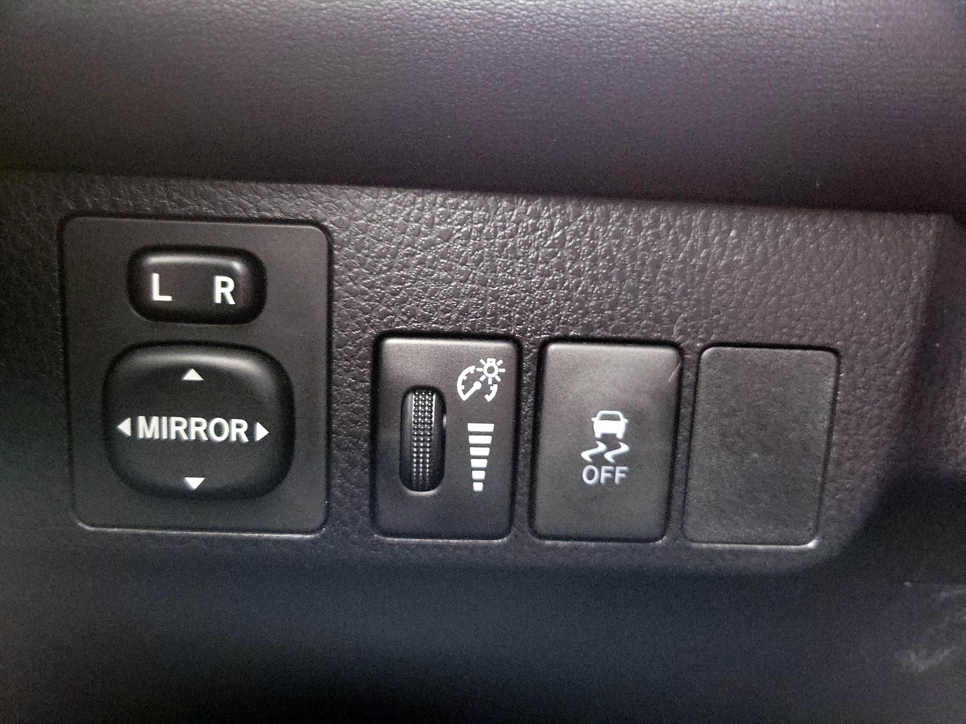 Thumbnail: 2015 Toyota RAV4 - 13