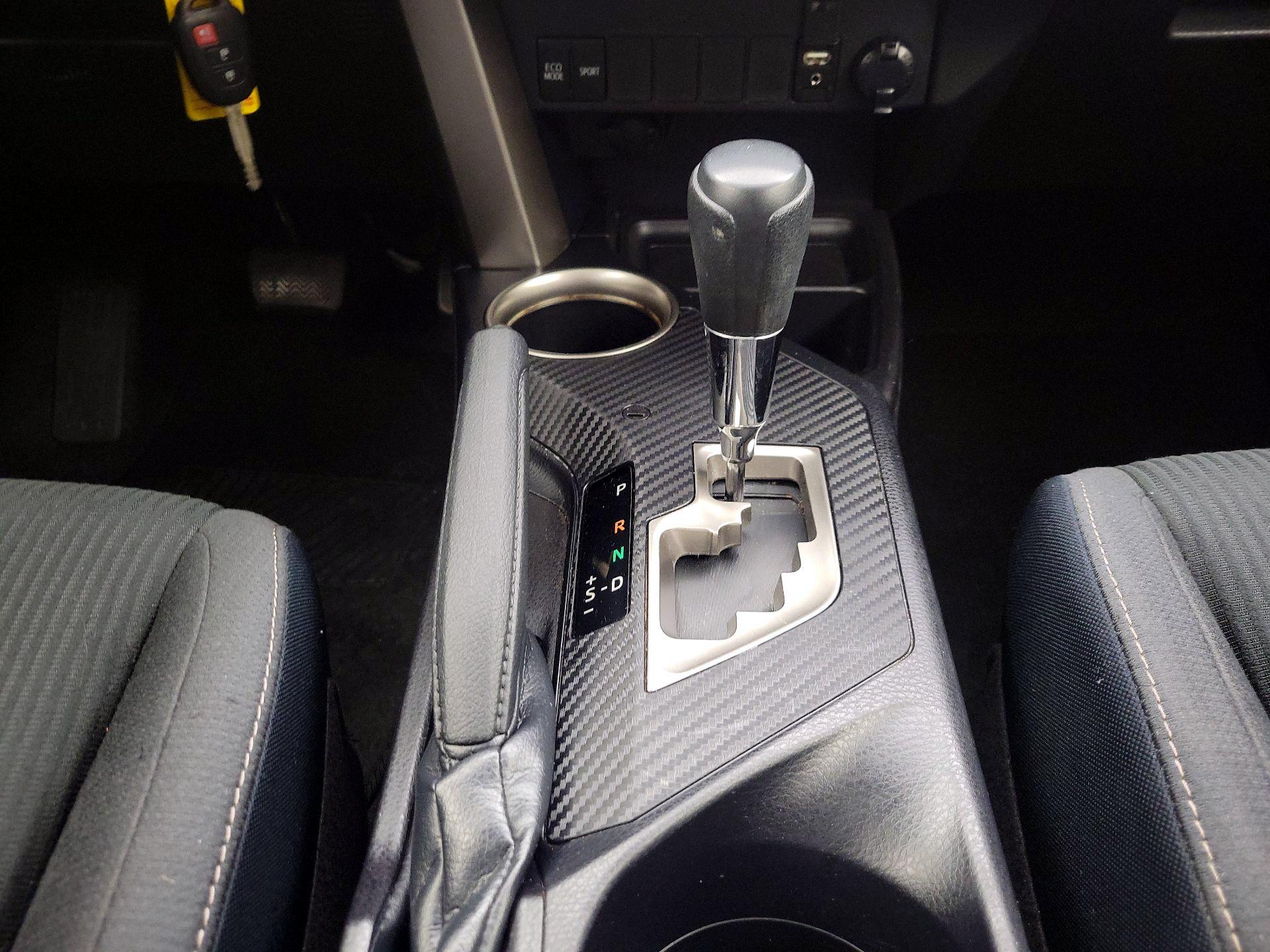 Thumbnail: 2015 Toyota RAV4 - 17