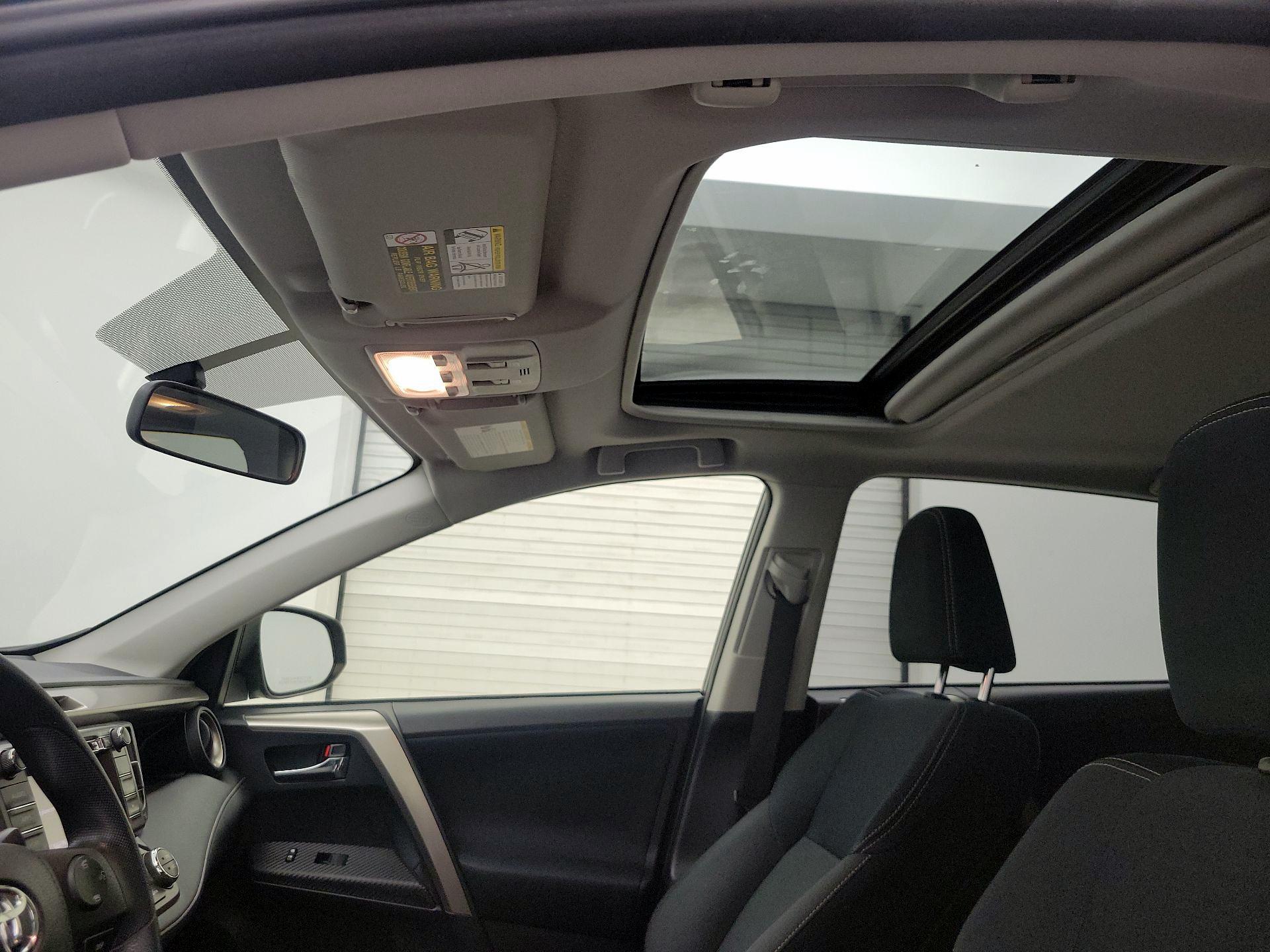 Thumbnail: 2015 Toyota RAV4 - 19