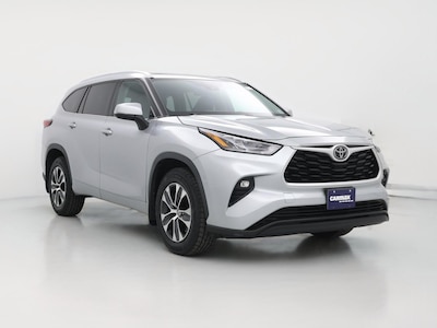 2020 Toyota Highlander XLE -
                Saint James, NY