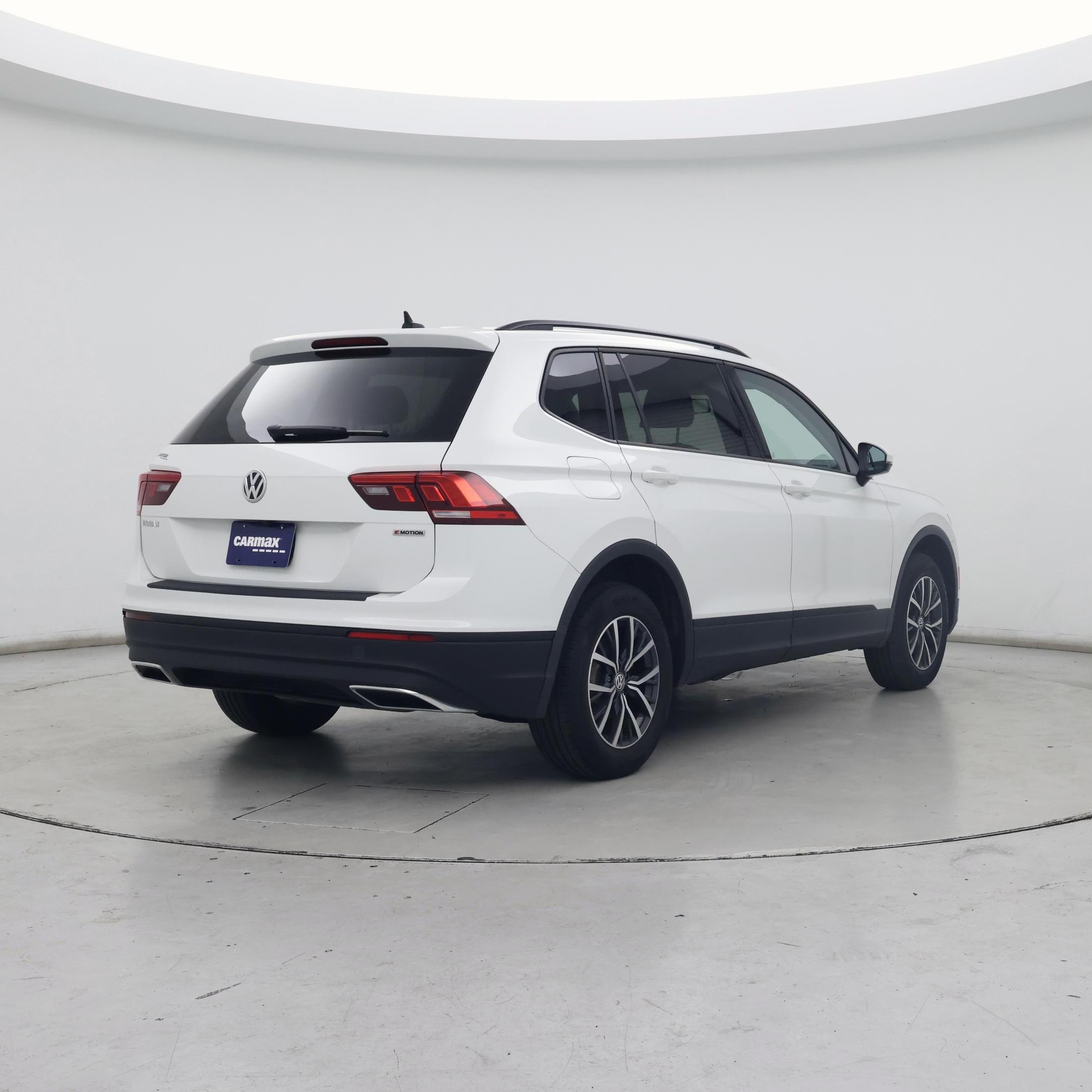 Thumbnail: 2021 Volkswagen Tiguan - 8