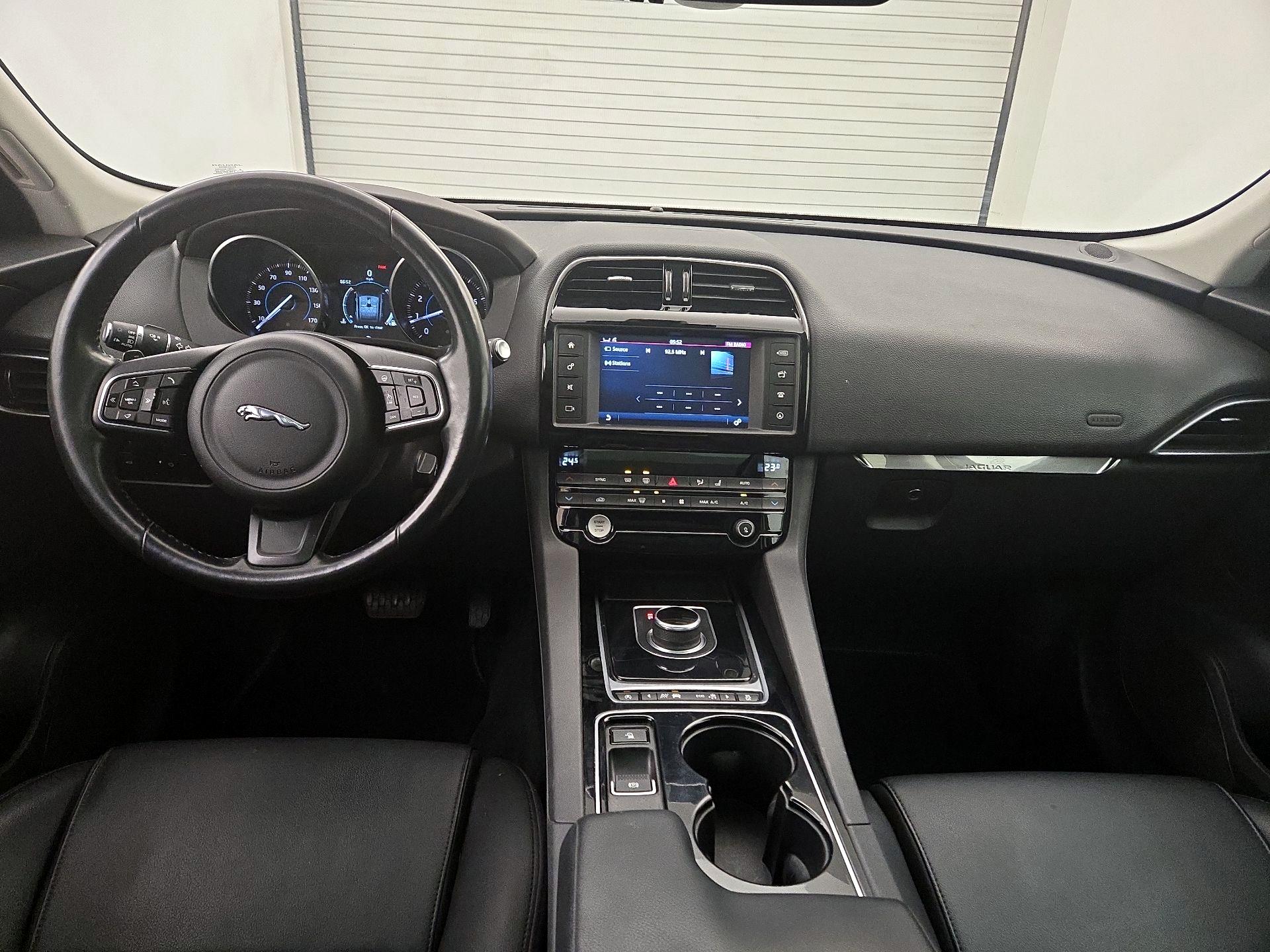 Thumbnail: 2017 Jaguar F-Pace - 9