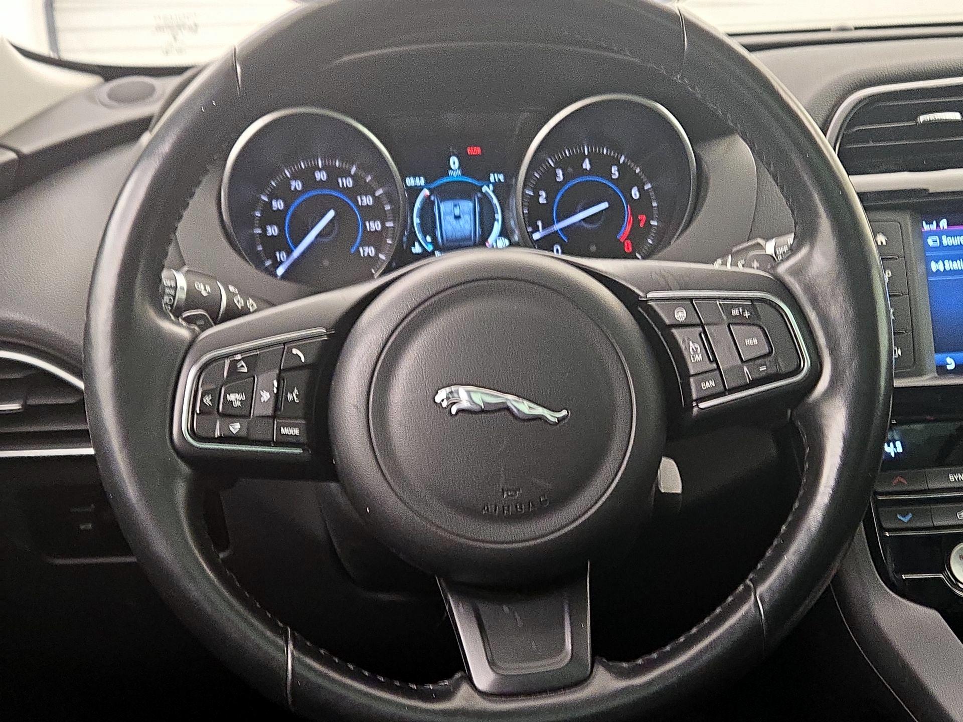 Thumbnail: 2017 Jaguar F-Pace - 10
