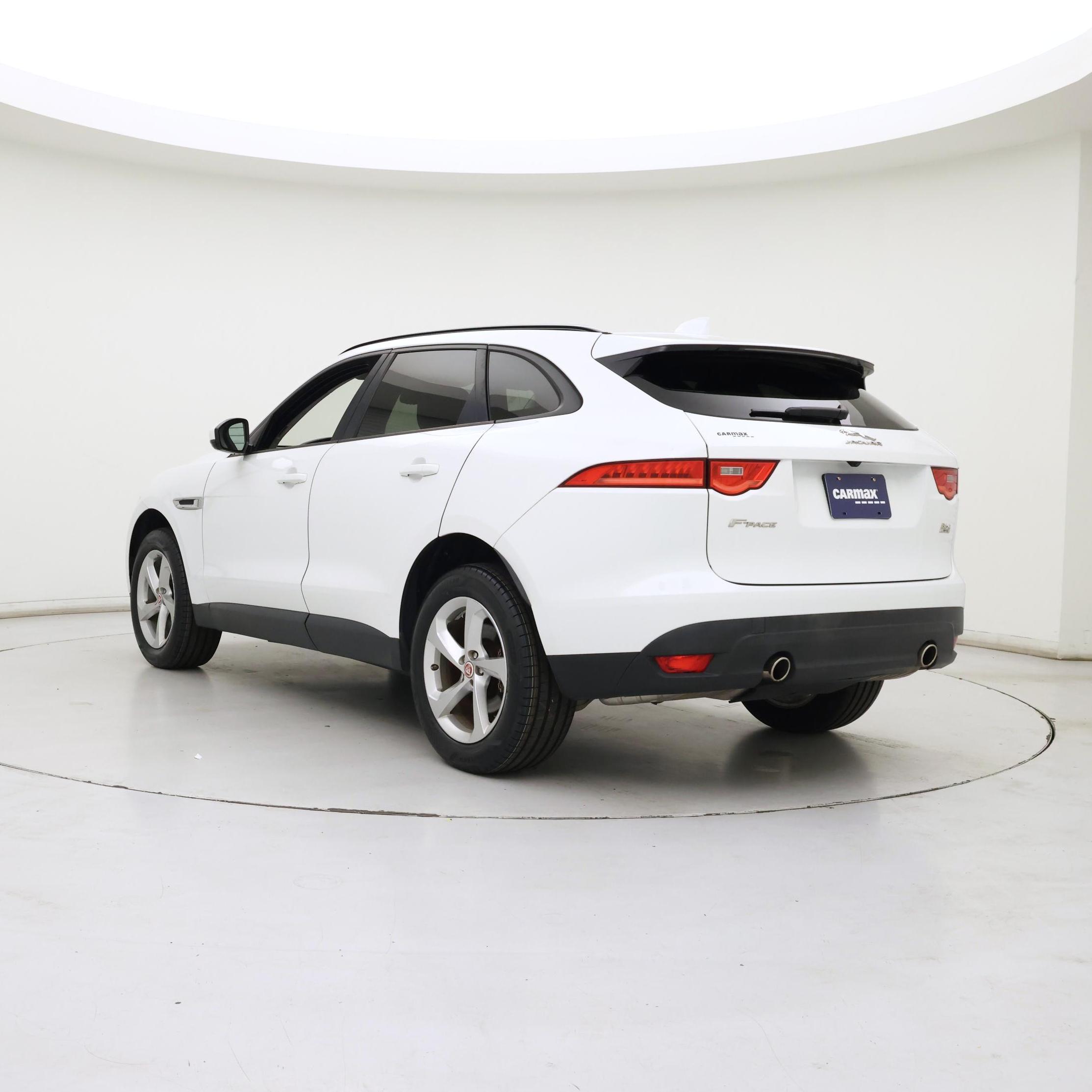 Thumbnail: 2017 Jaguar F-Pace - 2
