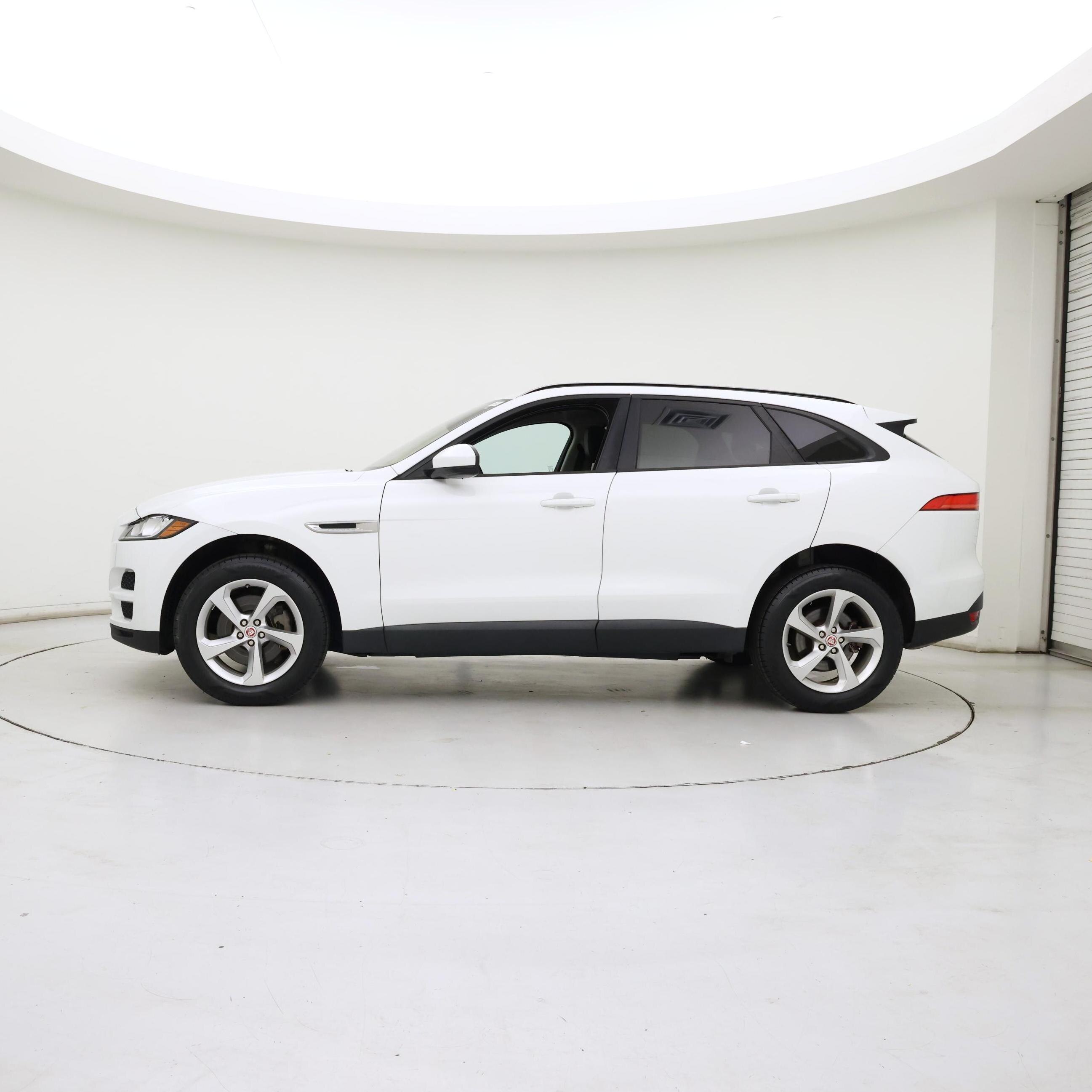 Thumbnail: 2017 Jaguar F-Pace - 3
