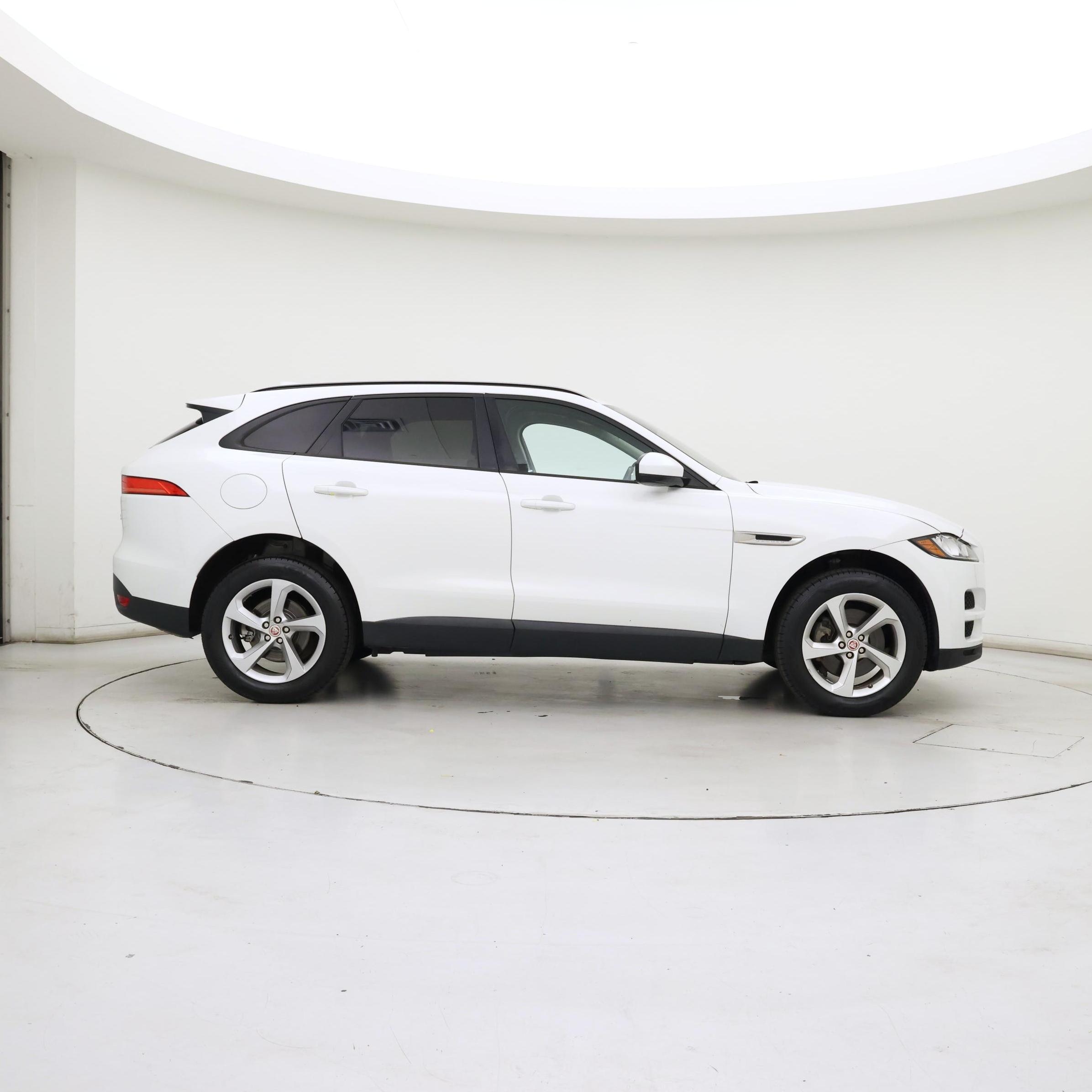 Thumbnail: 2017 Jaguar F-Pace - 7