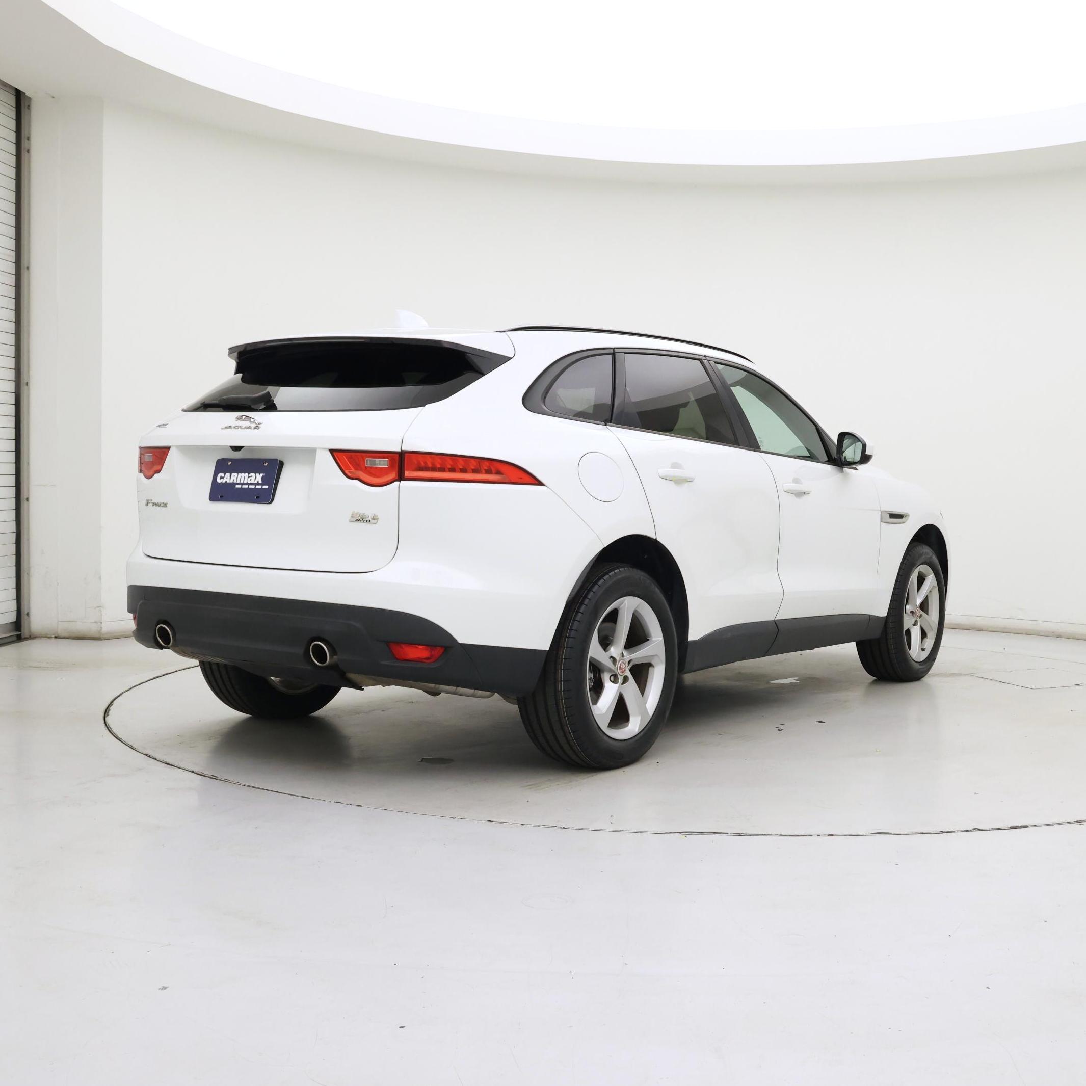 Thumbnail: 2017 Jaguar F-Pace - 8