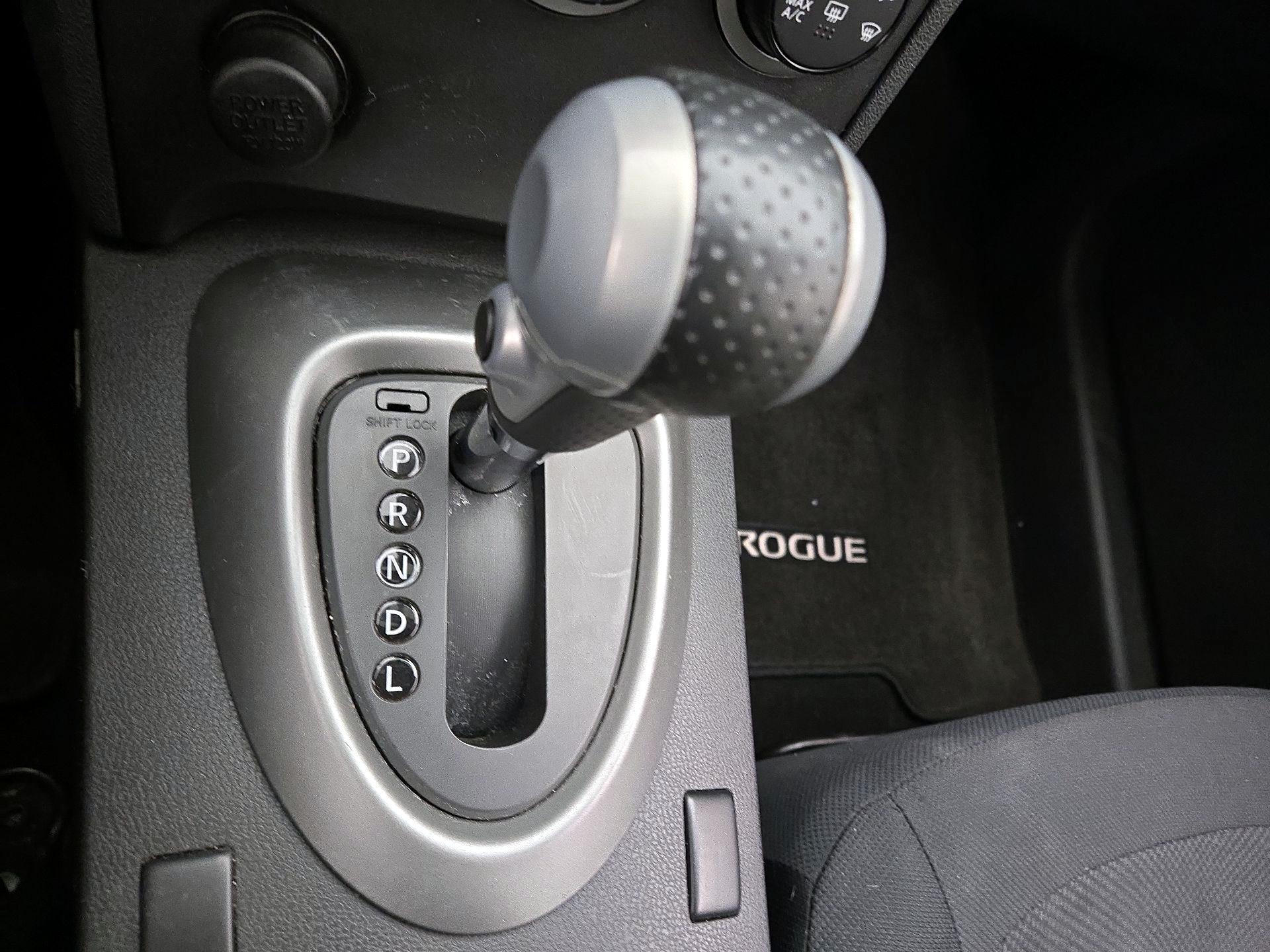 Thumbnail: 2015 Nissan Rogue - 16