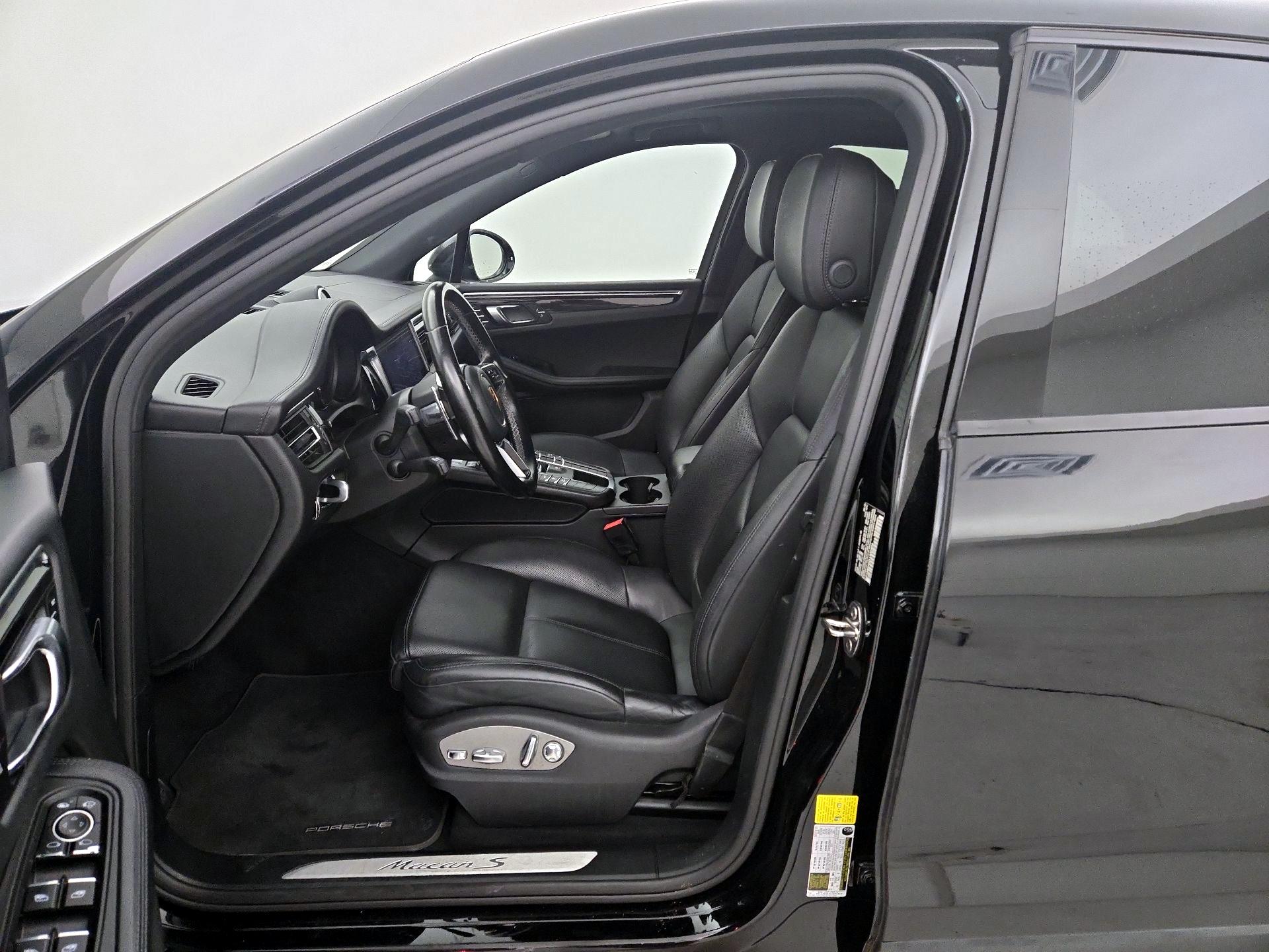 Thumbnail: 2020 Porsche Macan - 11
