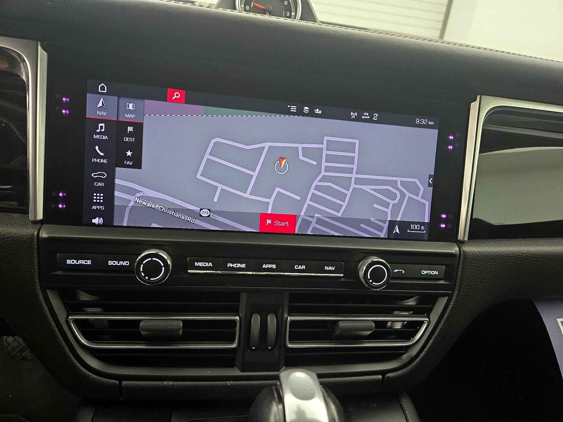 Thumbnail: 2020 Porsche Macan - 14