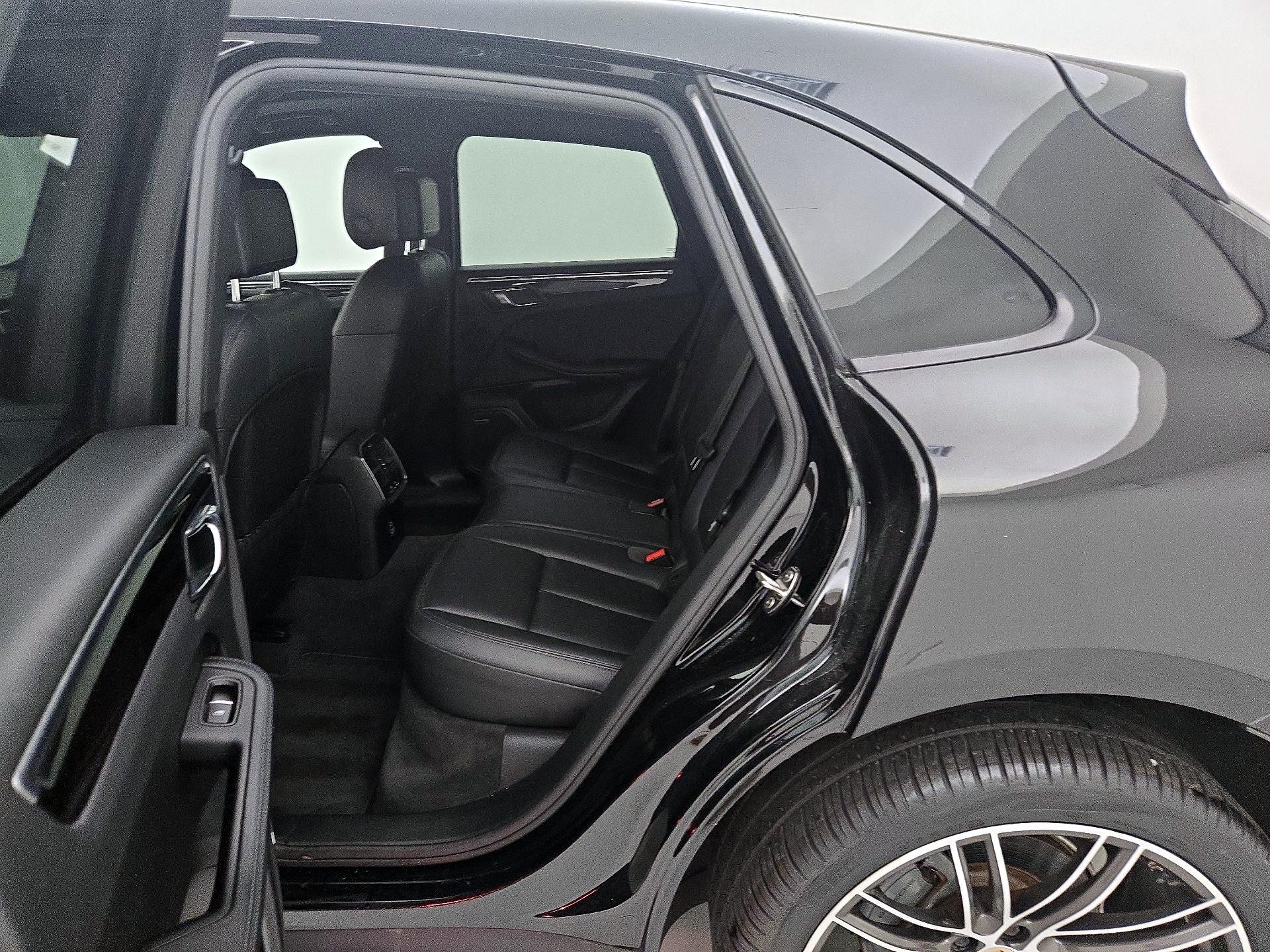 Thumbnail: 2020 Porsche Macan - 19
